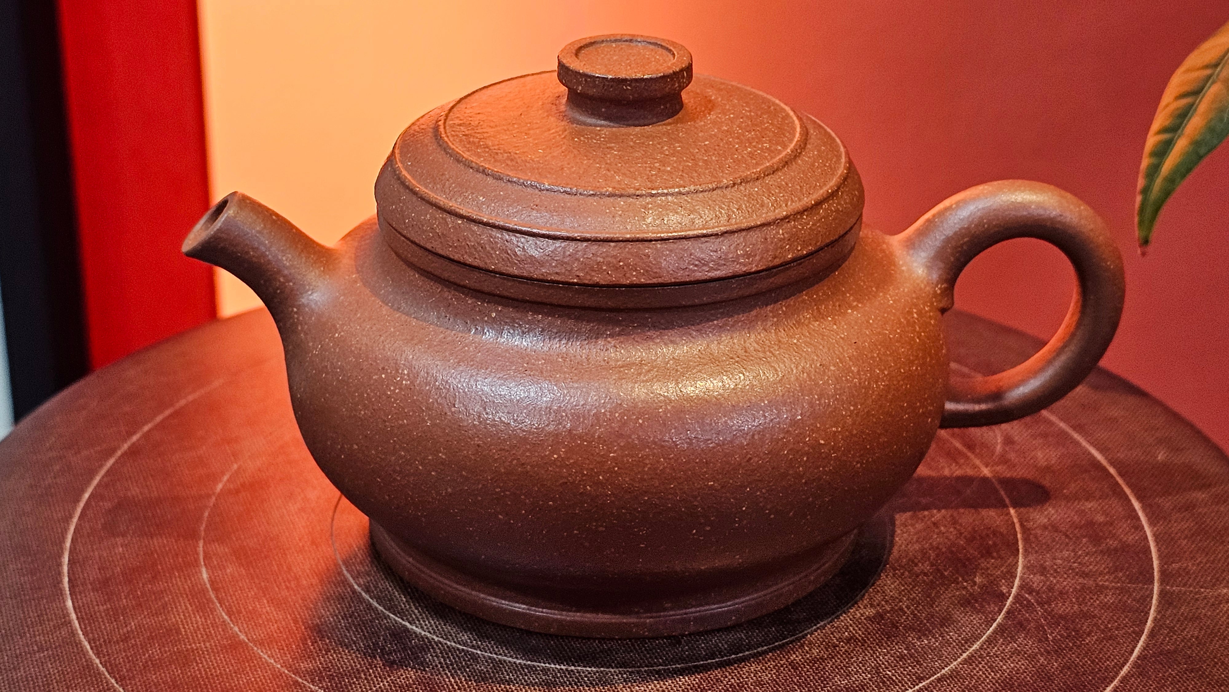 Song Jin Hu《颂金壶》, 151.4ml, Hong Jiang Po Ni 红降坡泥, by Craftsman Chen Gui Zhi 陈桂枝。(Red JiangPoNi rarer than Yellow JiangPoNi, XiaoMeiYao & ZhaoZhuang ZhuNi) ~ Congratulations!to Mr A.C.! 0130hrs 1st Nov 2025, Seattle! WA!