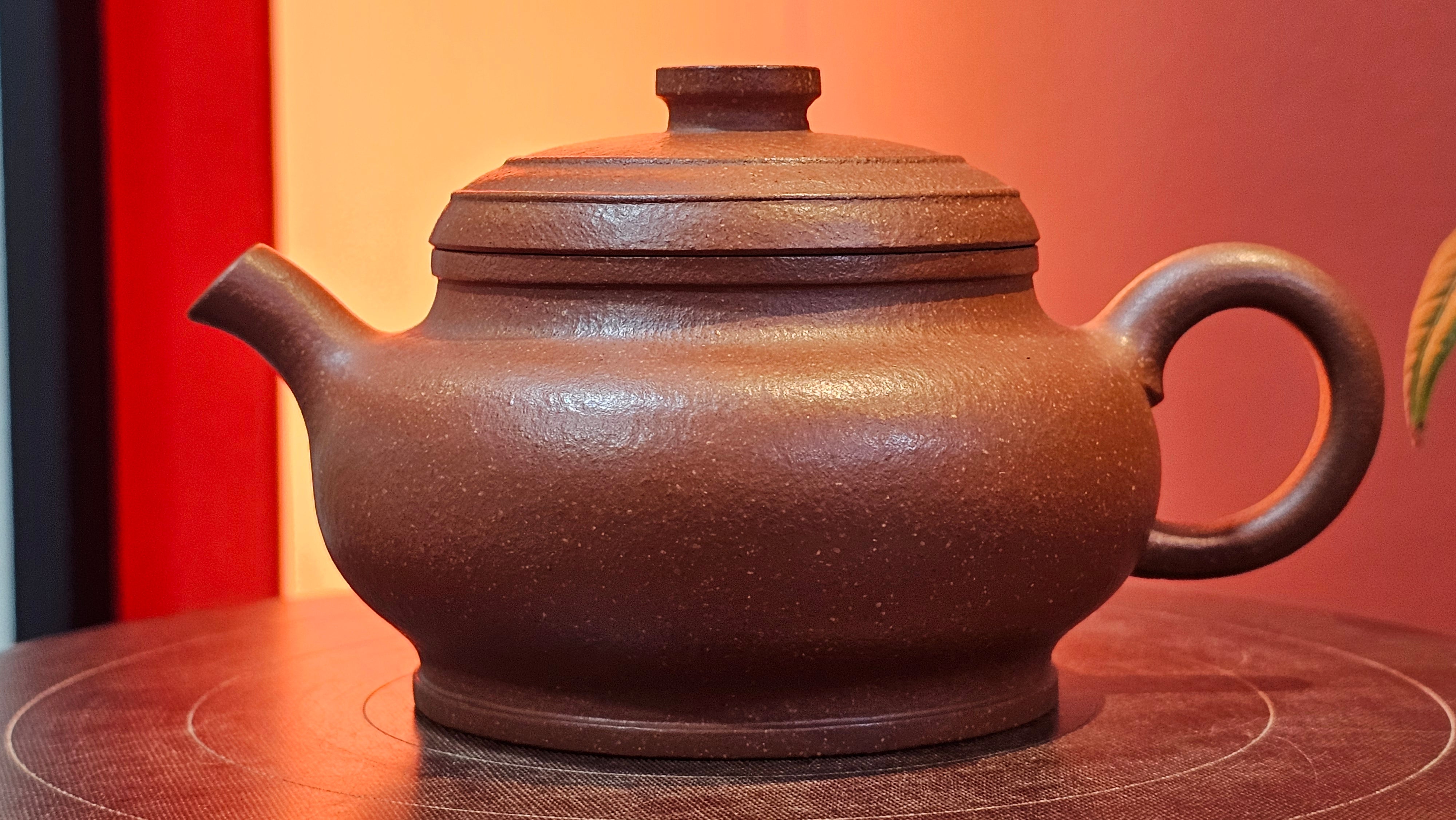 Song Jin Hu《颂金壶》, 151.4ml, Hong Jiang Po Ni 红降坡泥, by Craftsman Chen Gui Zhi 陈桂枝。(Red JiangPoNi rarer than Yellow JiangPoNi, XiaoMeiYao & ZhaoZhuang ZhuNi) ~ Congratulations!to Mr A.C.! 0130hrs 1st Nov 2025, Seattle! WA!