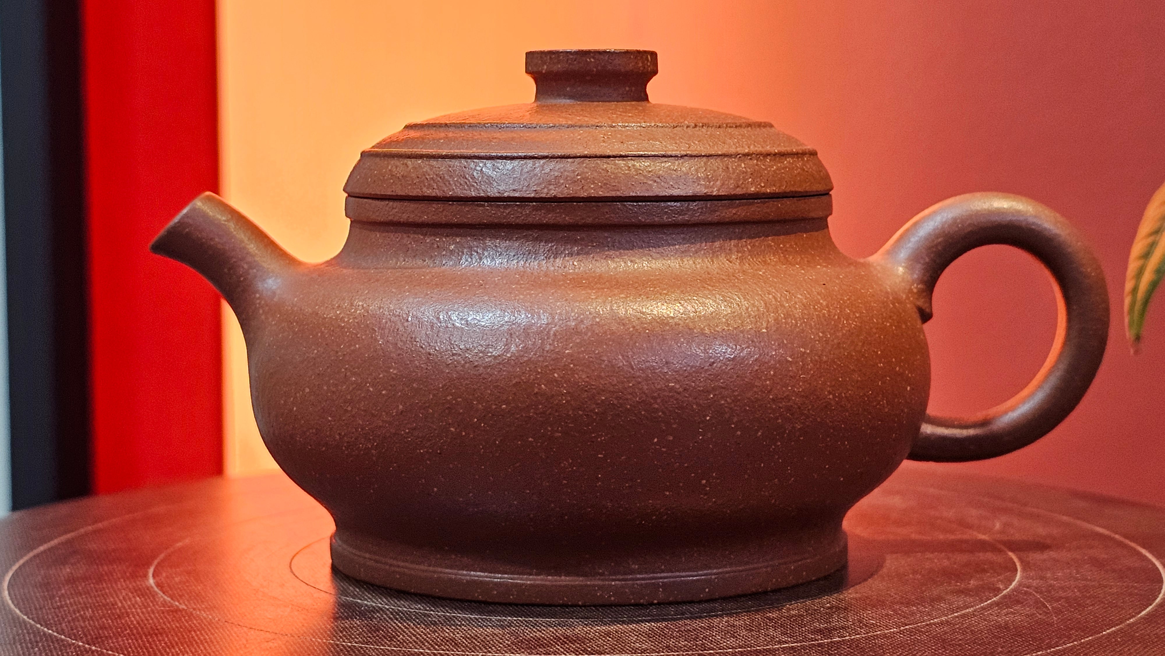 Song Jin Hu《颂金壶》, 151.4ml, Hong Jiang Po Ni 红降坡泥, by Craftsman Chen Gui Zhi 陈桂枝。(Red JiangPoNi rarer than Yellow JiangPoNi, XiaoMeiYao & ZhaoZhuang ZhuNi) ~ Congratulations!to Mr A.C.! 0130hrs 1st Nov 2025, Seattle! WA!