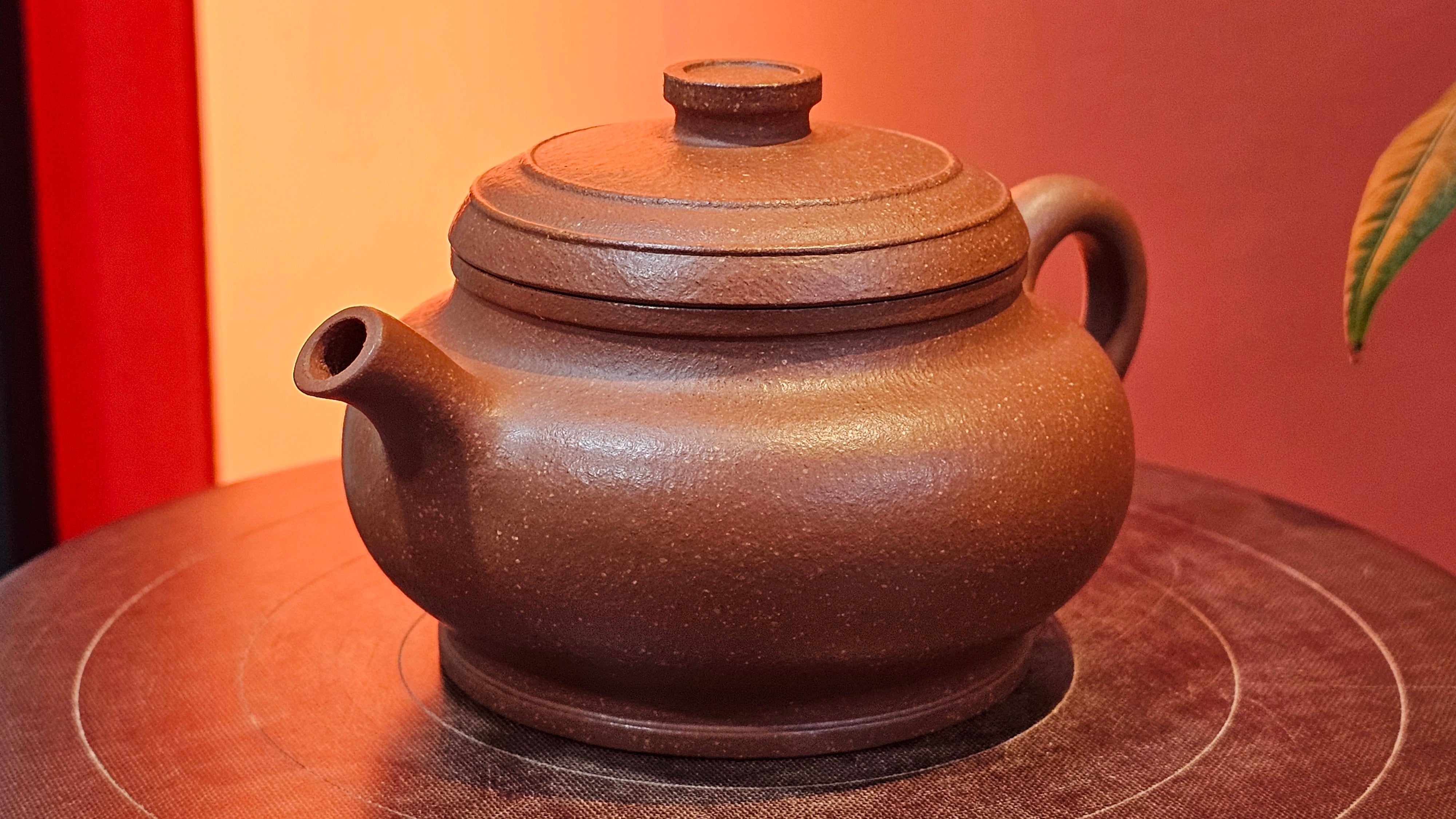 Song Jin Hu《颂金壶》, 151.4ml, Hong Jiang Po Ni 红降坡泥, by Craftsman Chen Gui Zhi 陈桂枝。(Red JiangPoNi rarer than Yellow JiangPoNi, XiaoMeiYao & ZhaoZhuang ZhuNi) ~ Congratulations!to Mr A.C.! 0130hrs 1st Nov 2025, Seattle! WA!