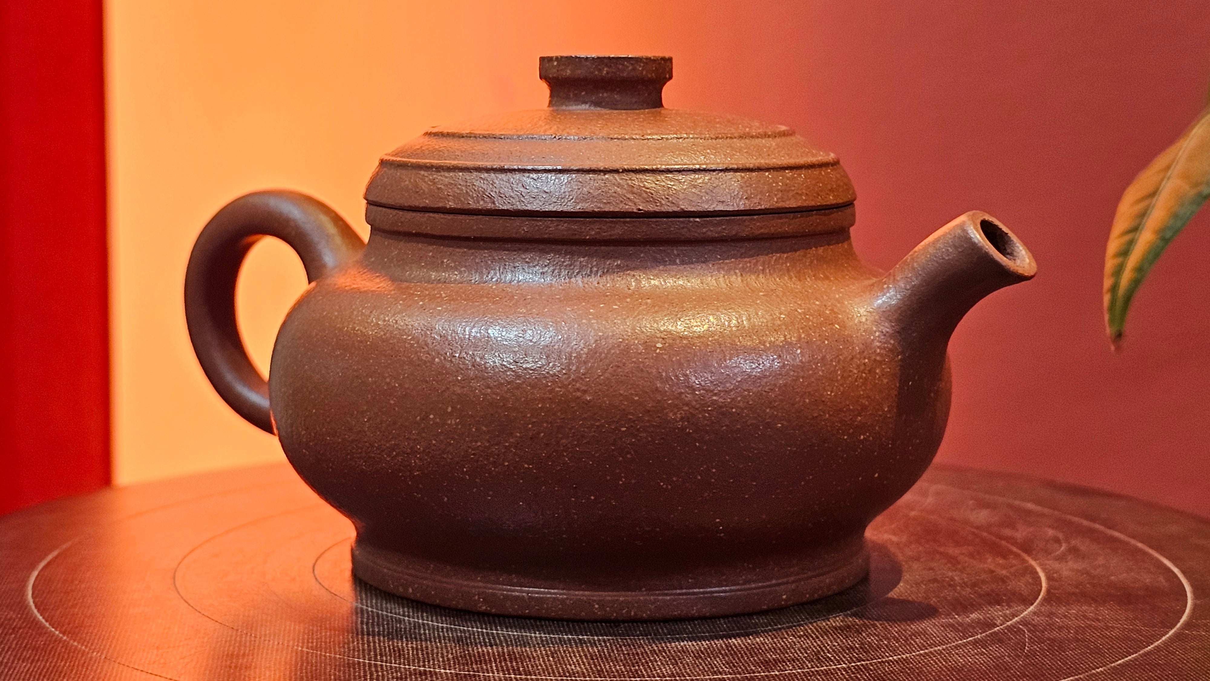 Song Jin Hu《颂金壶》, 151.4ml, Hong Jiang Po Ni 红降坡泥, by Craftsman Chen Gui Zhi 陈桂枝。(Red JiangPoNi rarer than Yellow JiangPoNi, XiaoMeiYao & ZhaoZhuang ZhuNi) ~ Congratulations!to Mr A.C.! 0130hrs 1st Nov 2025, Seattle! WA!