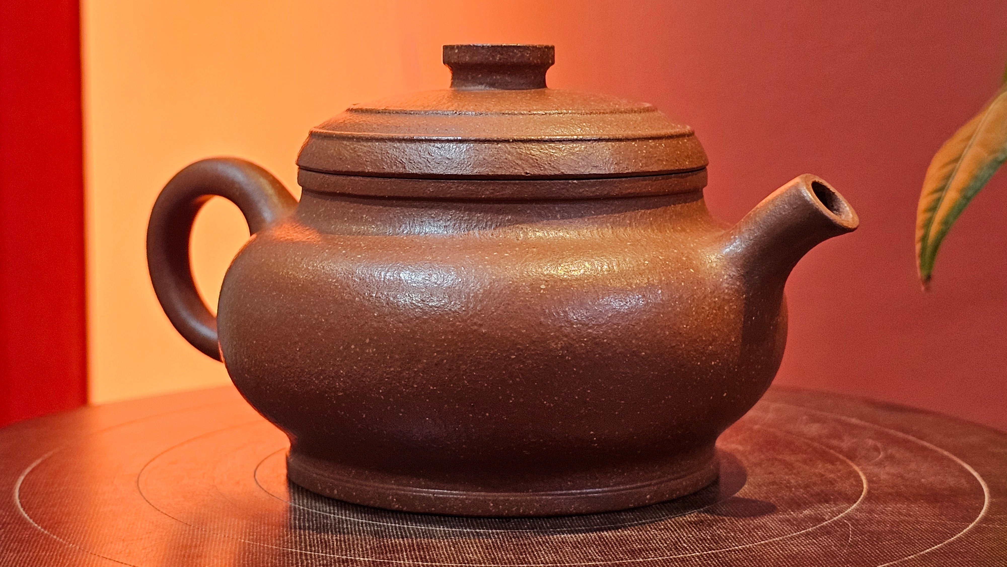 Song Jin Hu《颂金壶》, 151.4ml, Hong Jiang Po Ni 红降坡泥, by Craftsman Chen Gui Zhi 陈桂枝。(Red JiangPoNi rarer than Yellow JiangPoNi, XiaoMeiYao & ZhaoZhuang ZhuNi) ~ Congratulations!to Mr A.C.! 0130hrs 1st Nov 2025, Seattle! WA!