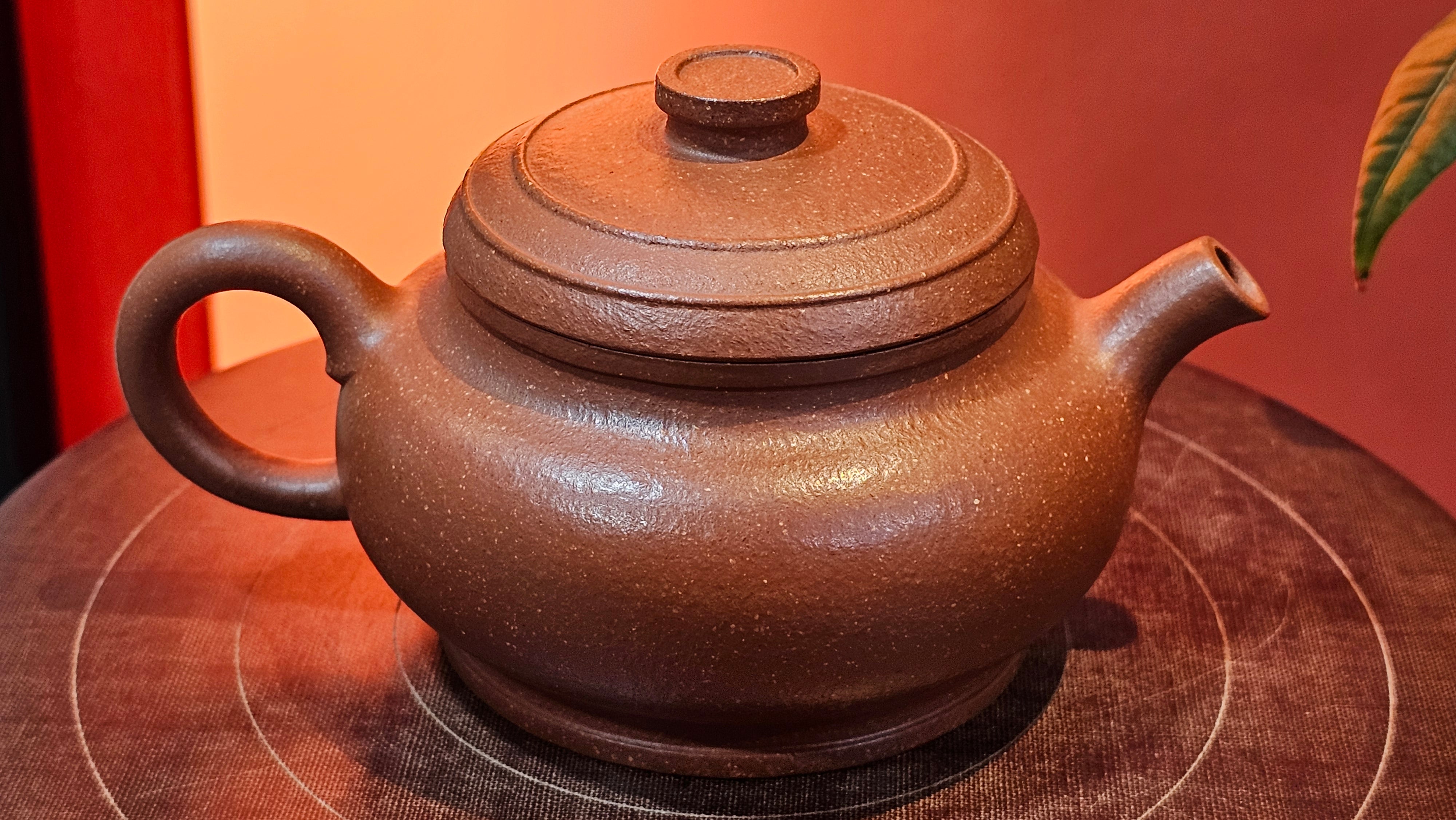 Song Jin Hu《颂金壶》, 151.4ml, Hong Jiang Po Ni 红降坡泥, by Craftsman Chen Gui Zhi 陈桂枝。(Red JiangPoNi rarer than Yellow JiangPoNi, XiaoMeiYao & ZhaoZhuang ZhuNi) ~ Congratulations!to Mr A.C.! 0130hrs 1st Nov 2025, Seattle! WA!