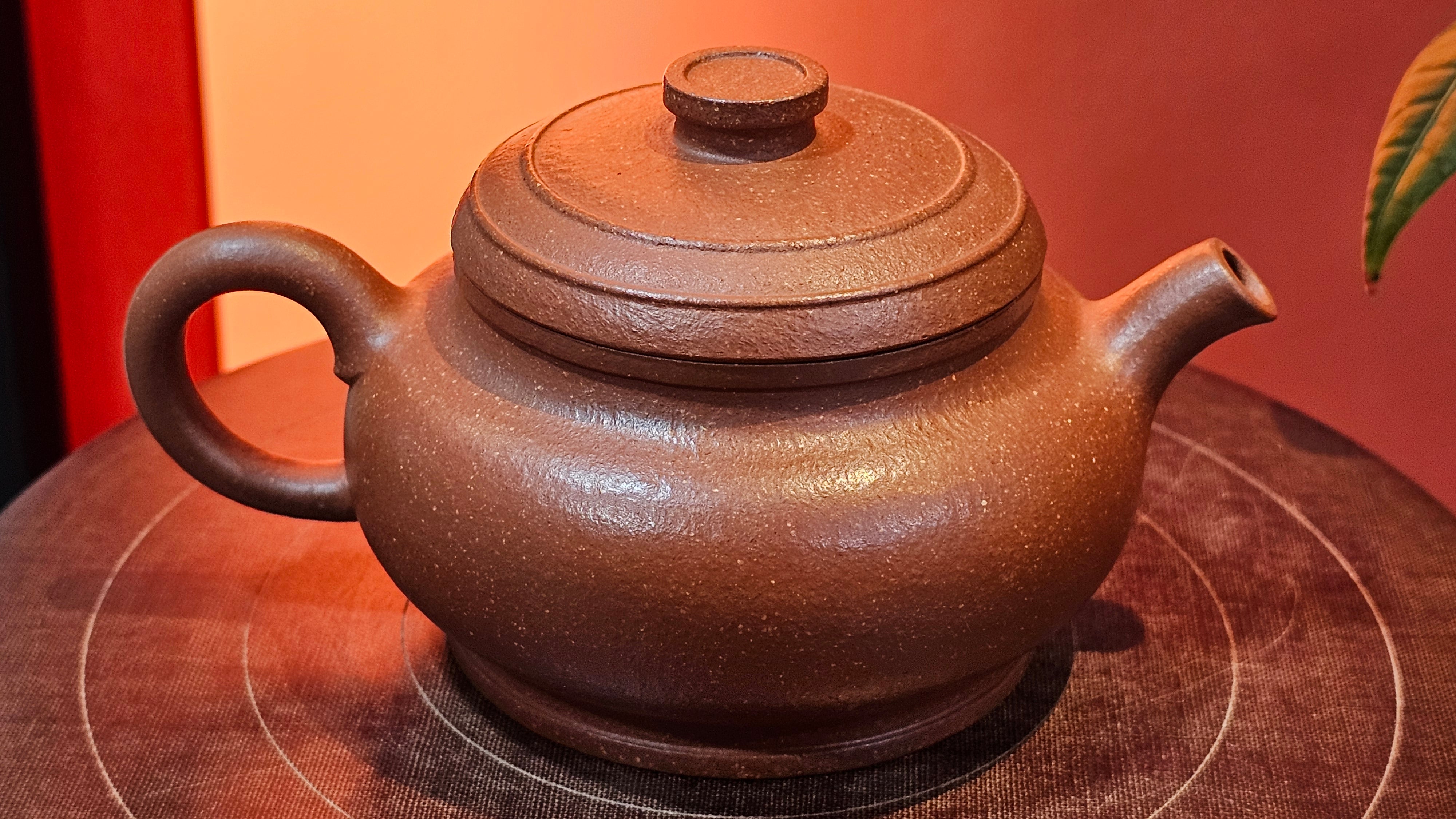 Song Jin Hu《颂金壶》, 151.4ml, Hong Jiang Po Ni 红降坡泥, by Craftsman Chen Gui Zhi 陈桂枝。(Red JiangPoNi rarer than Yellow JiangPoNi, XiaoMeiYao & ZhaoZhuang ZhuNi) ~ Congratulations!to Mr A.C.! 0130hrs 1st Nov 2025, Seattle! WA!