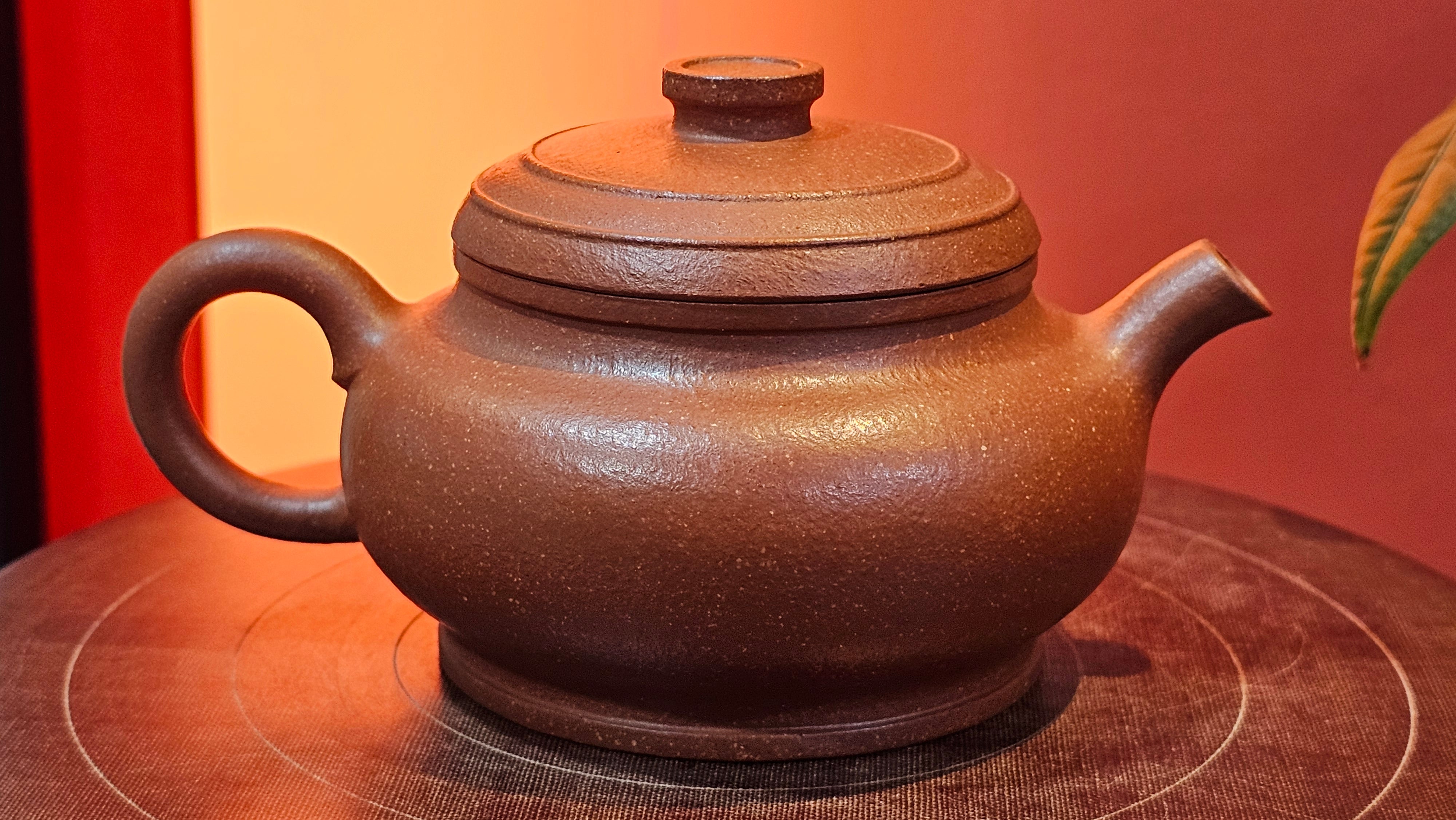 Song Jin Hu《颂金壶》, 151.4ml, Hong Jiang Po Ni 红降坡泥, by Craftsman Chen Gui Zhi 陈桂枝。(Red JiangPoNi rarer than Yellow JiangPoNi, XiaoMeiYao & ZhaoZhuang ZhuNi) ~ Congratulations!to Mr A.C.! 0130hrs 1st Nov 2025, Seattle! WA!