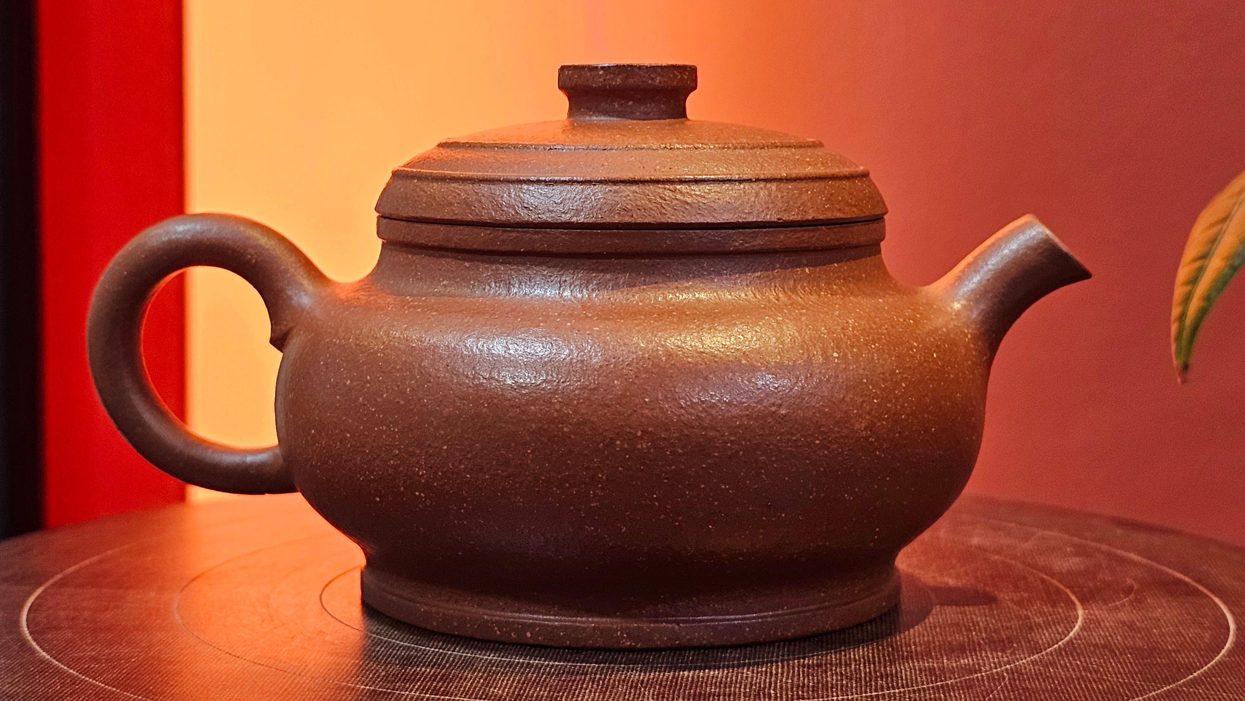 Song Jin Hu《颂金壶》, 151.4ml, Hong Jiang Po Ni 红降坡泥, by Craftsman Chen Gui Zhi 陈桂枝。(Red JiangPoNi rarer than Yellow JiangPoNi, XiaoMeiYao & ZhaoZhuang ZhuNi) ~ Congratulations!to Mr A.C.! 0130hrs 1st Nov 2025, Seattle! WA!