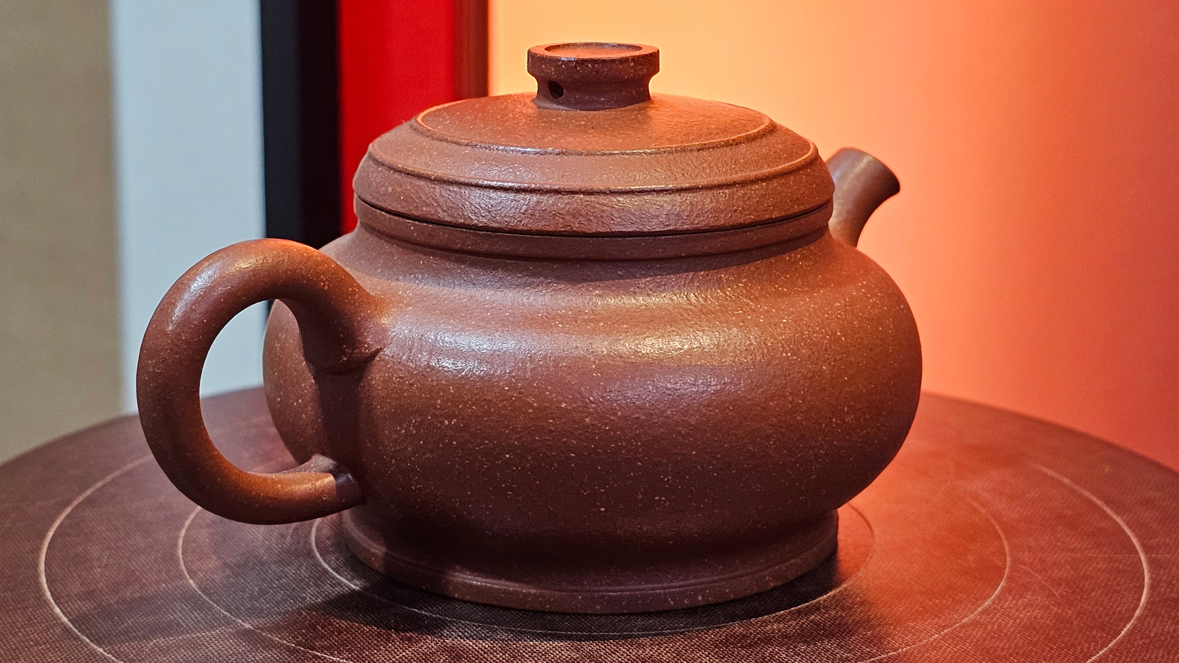 Song Jin Hu《颂金壶》, 151.4ml, Hong Jiang Po Ni 红降坡泥, by Craftsman Chen Gui Zhi 陈桂枝。(Red JiangPoNi rarer than Yellow JiangPoNi, XiaoMeiYao & ZhaoZhuang ZhuNi) ~ Congratulations!to Mr A.C.! 0130hrs 1st Nov 2025, Seattle! WA!