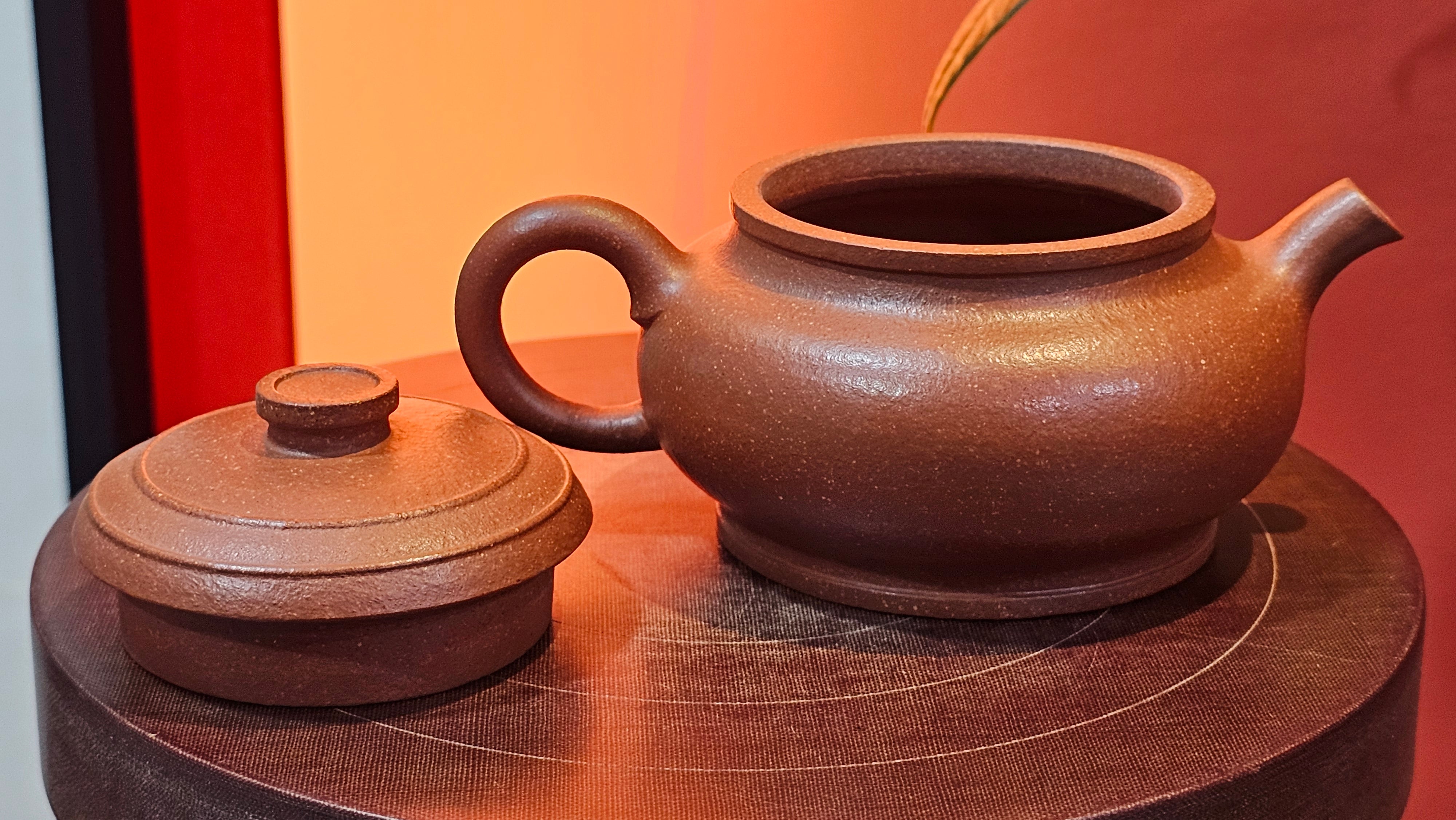 Song Jin Hu《颂金壶》, 151.4ml, Hong Jiang Po Ni 红降坡泥, by Craftsman Chen Gui Zhi 陈桂枝。(Red JiangPoNi rarer than Yellow JiangPoNi, XiaoMeiYao & ZhaoZhuang ZhuNi) ~ Congratulations!to Mr A.C.! 0130hrs 1st Nov 2025, Seattle! WA!