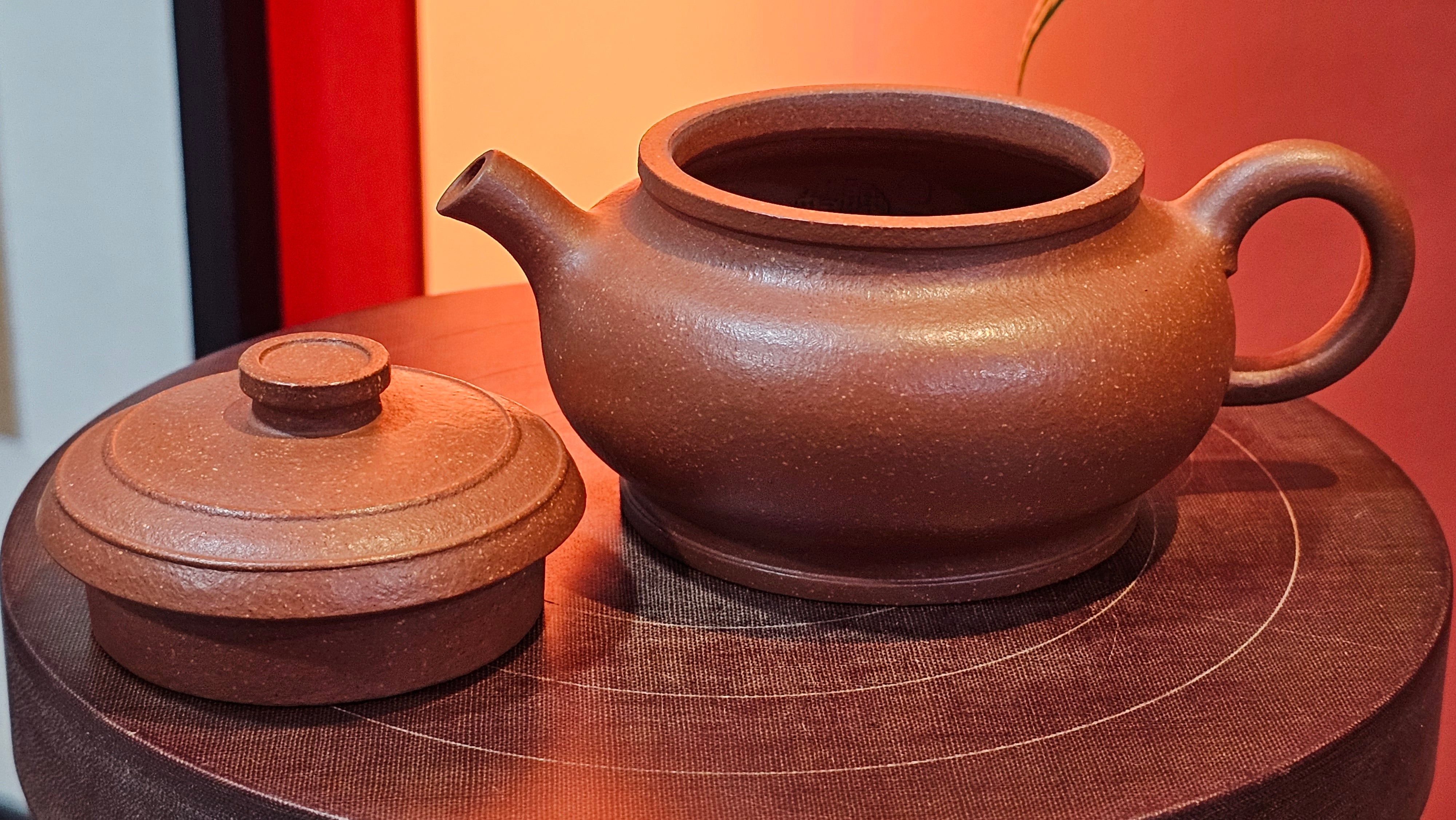 Song Jin Hu《颂金壶》, 151.4ml, Hong Jiang Po Ni 红降坡泥, by Craftsman Chen Gui Zhi 陈桂枝。(Red JiangPoNi rarer than Yellow JiangPoNi, XiaoMeiYao & ZhaoZhuang ZhuNi) ~ Congratulations!to Mr A.C.! 0130hrs 1st Nov 2025, Seattle! WA!