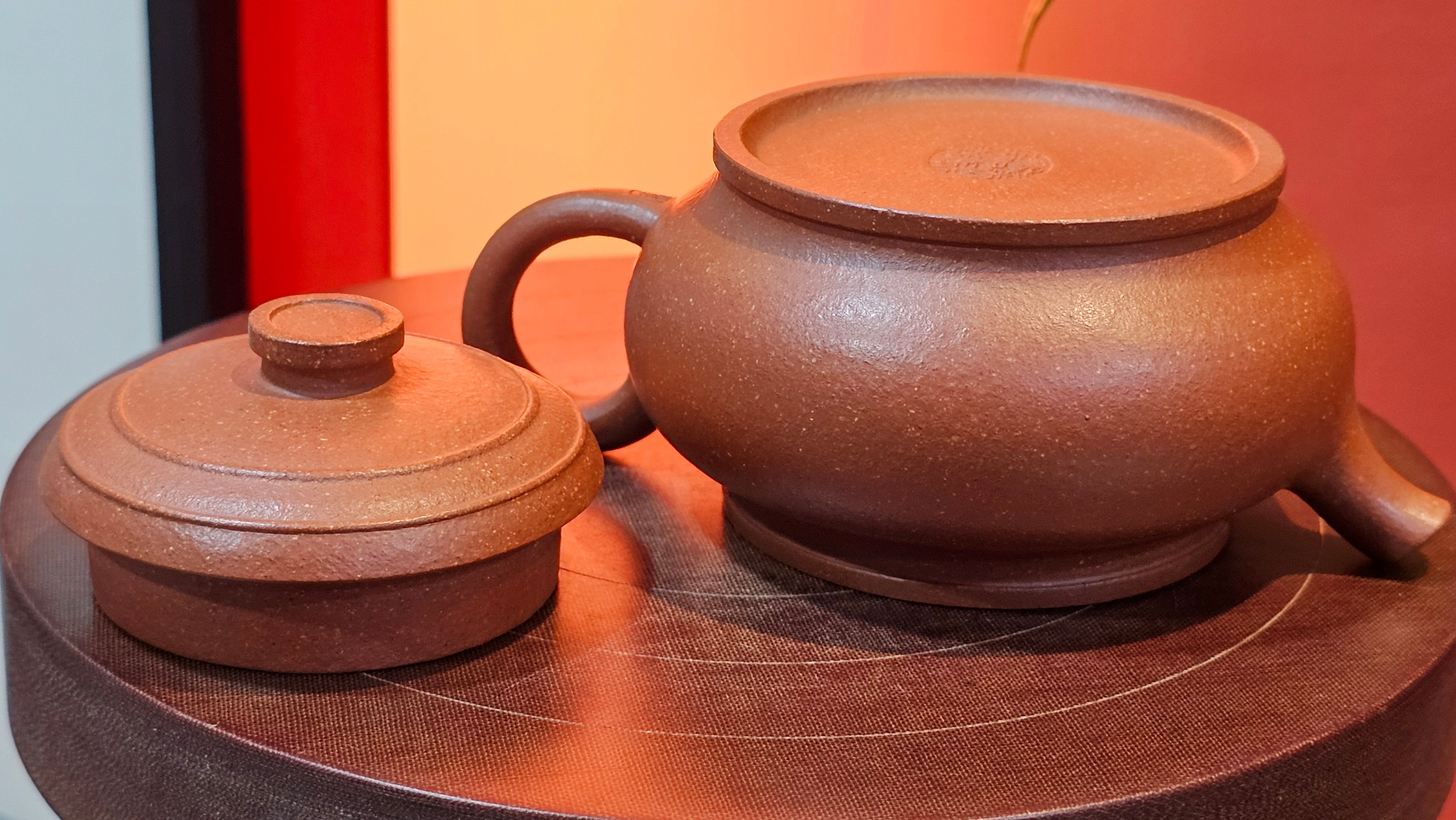 Song Jin Hu《颂金壶》, 151.4ml, Hong Jiang Po Ni 红降坡泥, by Craftsman Chen Gui Zhi 陈桂枝。(Red JiangPoNi rarer than Yellow JiangPoNi, XiaoMeiYao & ZhaoZhuang ZhuNi) ~ Congratulations!to Mr A.C.! 0130hrs 1st Nov 2025, Seattle! WA!