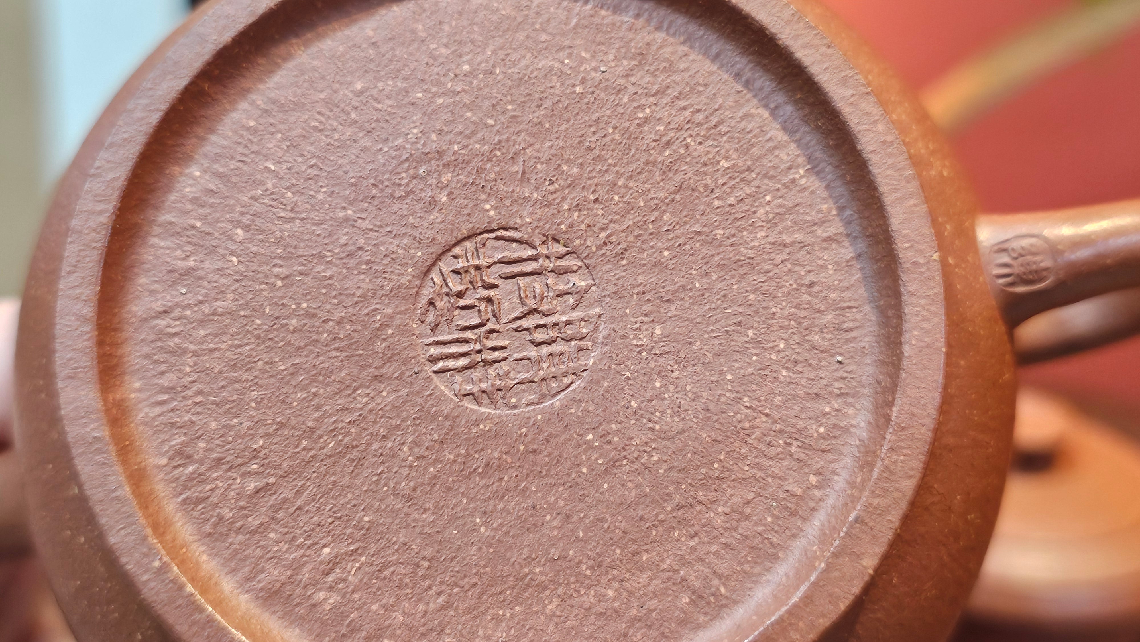 Song Jin Hu《颂金壶》, 151.4ml, Hong Jiang Po Ni 红降坡泥, by Craftsman Chen Gui Zhi 陈桂枝。(Red JiangPoNi rarer than Yellow JiangPoNi, XiaoMeiYao & ZhaoZhuang ZhuNi) ~ Congratulations!to Mr A.C.! 0130hrs 1st Nov 2025, Seattle! WA!