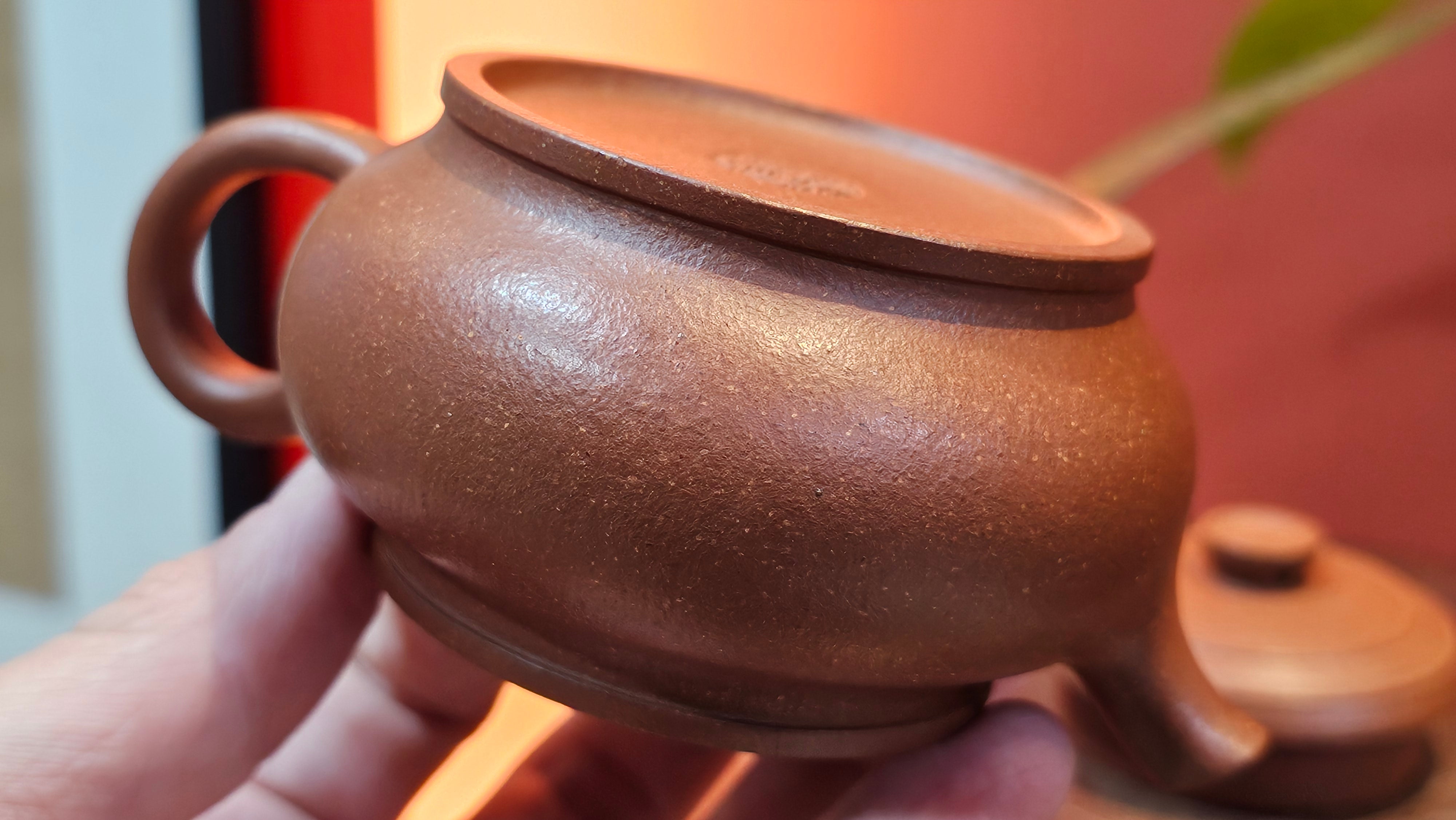 Song Jin Hu《颂金壶》, 151.4ml, Hong Jiang Po Ni 红降坡泥, by Craftsman Chen Gui Zhi 陈桂枝。(Red JiangPoNi rarer than Yellow JiangPoNi, XiaoMeiYao & ZhaoZhuang ZhuNi) ~ Congratulations!to Mr A.C.! 0130hrs 1st Nov 2025, Seattle! WA!