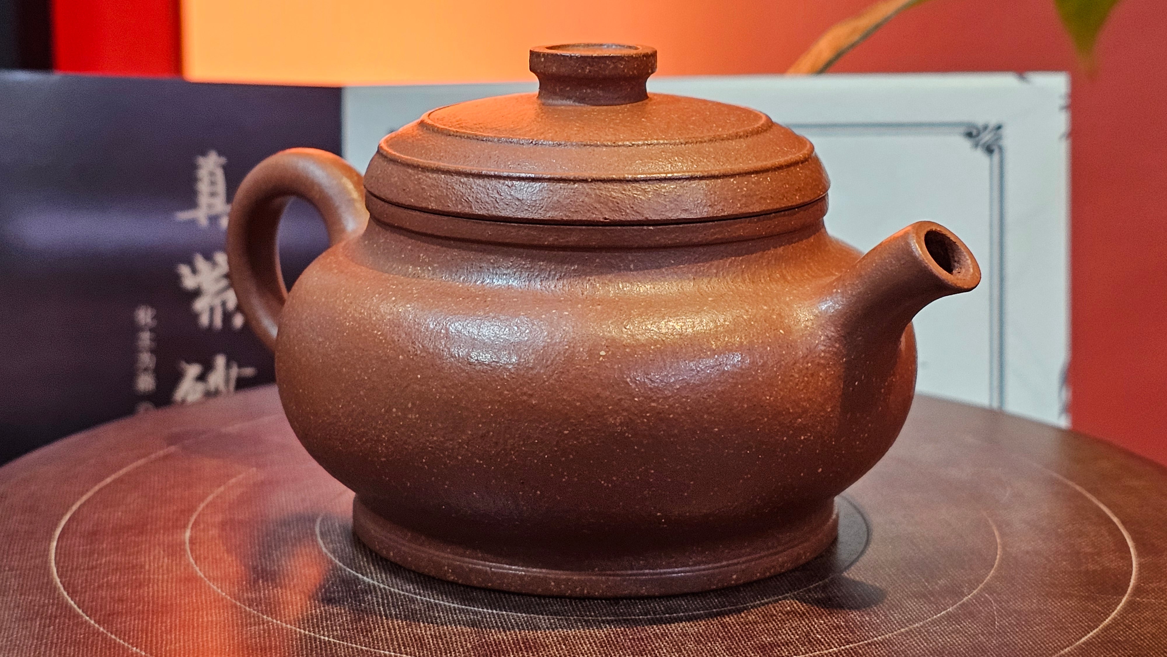 Song Jin Hu《颂金壶》, 151.4ml, Hong Jiang Po Ni 红降坡泥, by Craftsman Chen Gui Zhi 陈桂枝。(Red JiangPoNi rarer than Yellow JiangPoNi, XiaoMeiYao & ZhaoZhuang ZhuNi) ~ Congratulations!to Mr A.C.! 0130hrs 1st Nov 2025, Seattle! WA!