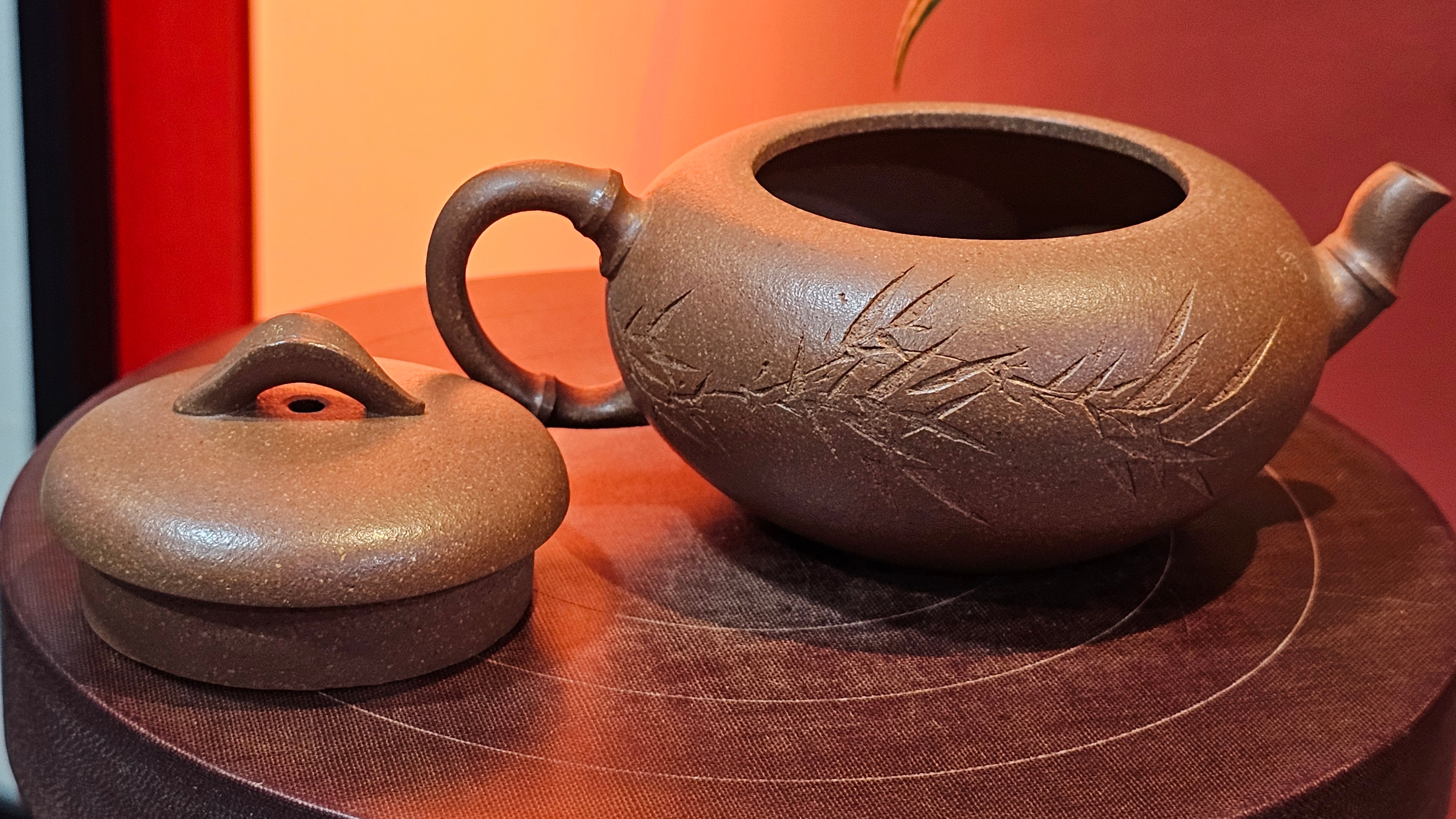 《一叶知秋》Yi Ye Zhi Qiu ~ "The Autumn Leaf", 166.5ml, Bao Shan Duan Ni 宝山段泥, by our Craftsman Zhang Huan 张欢, Bamboo and Calligraphy Engraving by Craftsman Yi Cheng 逸成 ~!Congratulations to Mr A.A.! 1006hrs 15th Oct 2025, Port Franks! Canada🇨🇦.