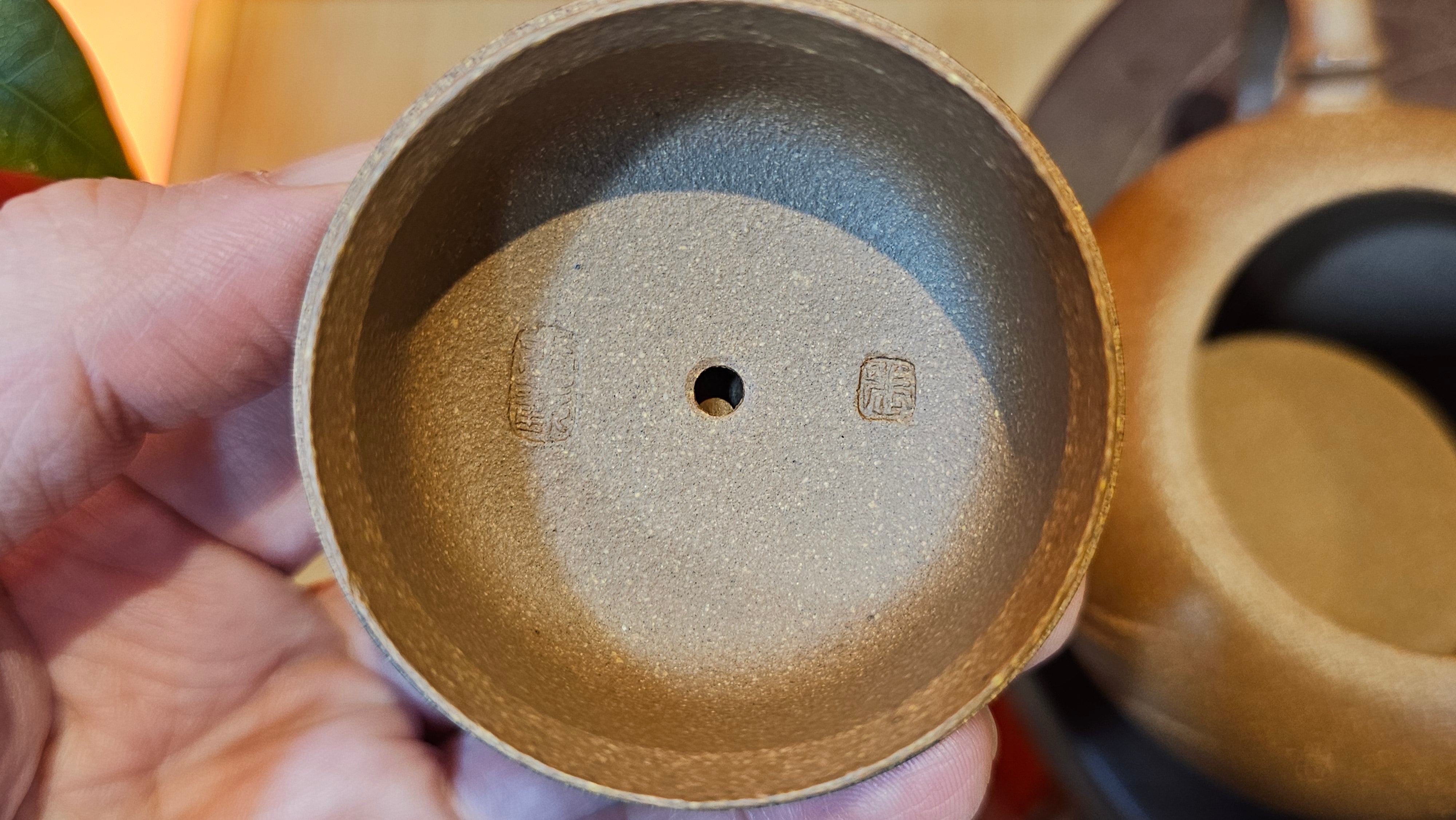 《一叶知秋》Yi Ye Zhi Qiu ~ "The Autumn Leaf", 166.5ml, Bao Shan Duan Ni 宝山段泥, by our Craftsman Zhang Huan 张欢, Bamboo and Calligraphy Engraving by Craftsman Yi Cheng 逸成 ~!Congratulations to Mr A.A.! 1006hrs 15th Oct 2025, Port Franks! Canada🇨🇦.