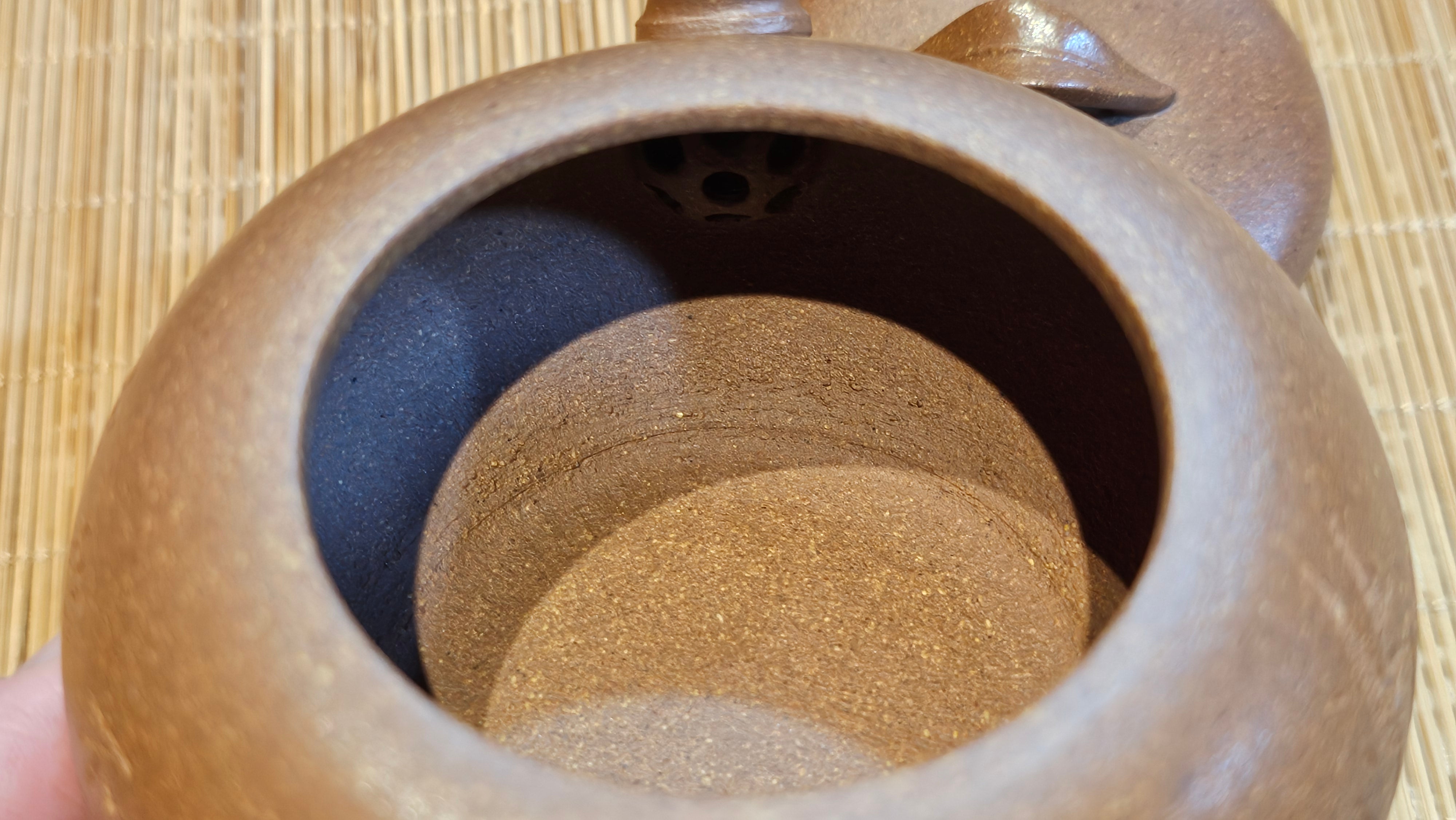 《一叶知秋》Yi Ye Zhi Qiu ~ "The Autumn Leaf", 166.5ml, Bao Shan Duan Ni 宝山段泥, by our Craftsman Zhang Huan 张欢, Bamboo and Calligraphy Engraving by Craftsman Yi Cheng 逸成 ~!Congratulations to Mr A.A.! 1006hrs 15th Oct 2025, Port Franks! Canada🇨🇦.