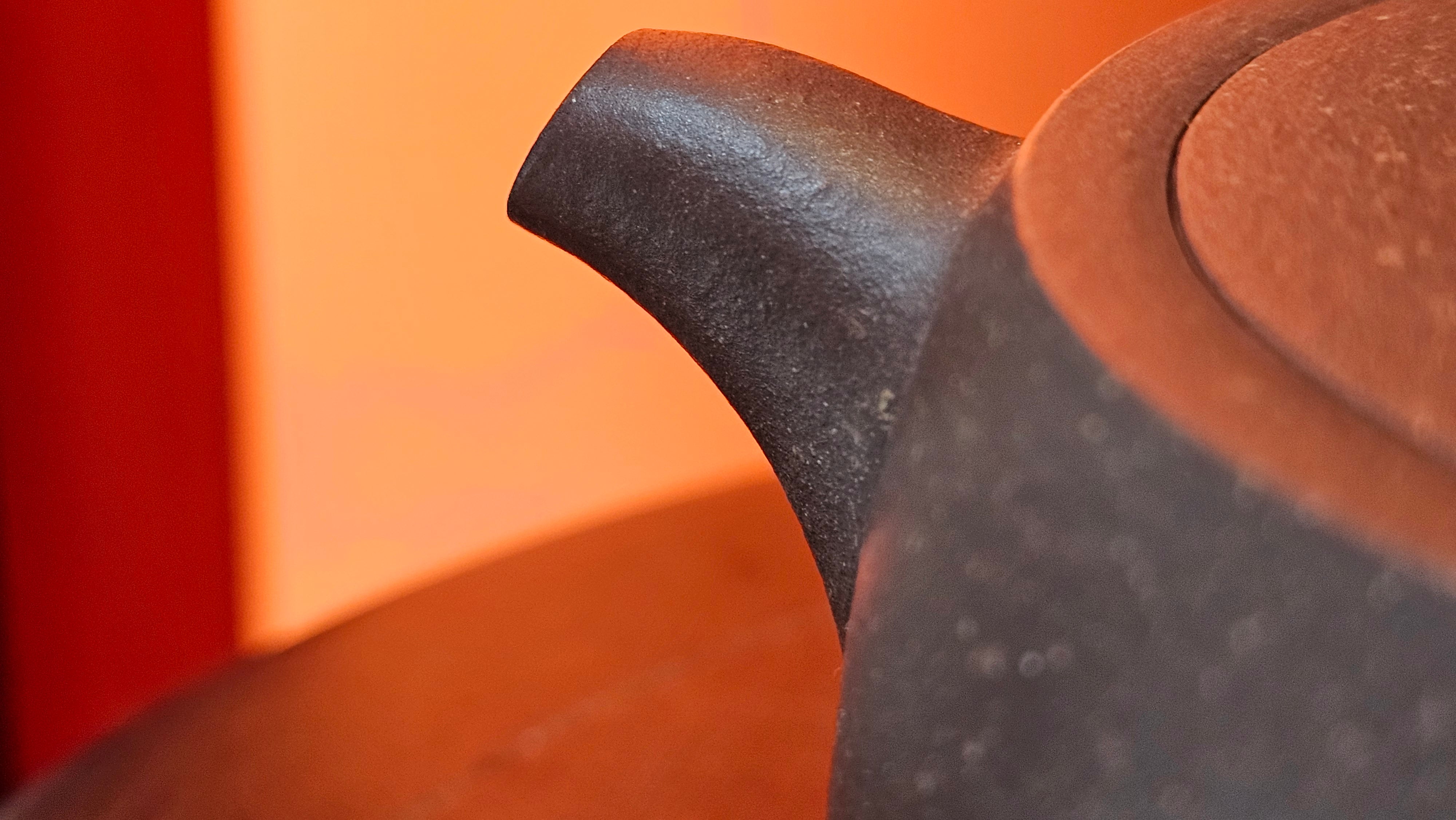 Niu Gai Jing Lan《牛盖井栏》, 165.1ml, Hei Zi Ni 黑紫泥, with Chinese Bronze Age Patterns~Engraving Art 青铜器纹样~刻绘, by our Craftsman Zhang Huan 张欢 ~ Congratulations!to Mr R.D.K., 0831hrs 15th Oct 2025, Montréal! Canada🇨🇦.