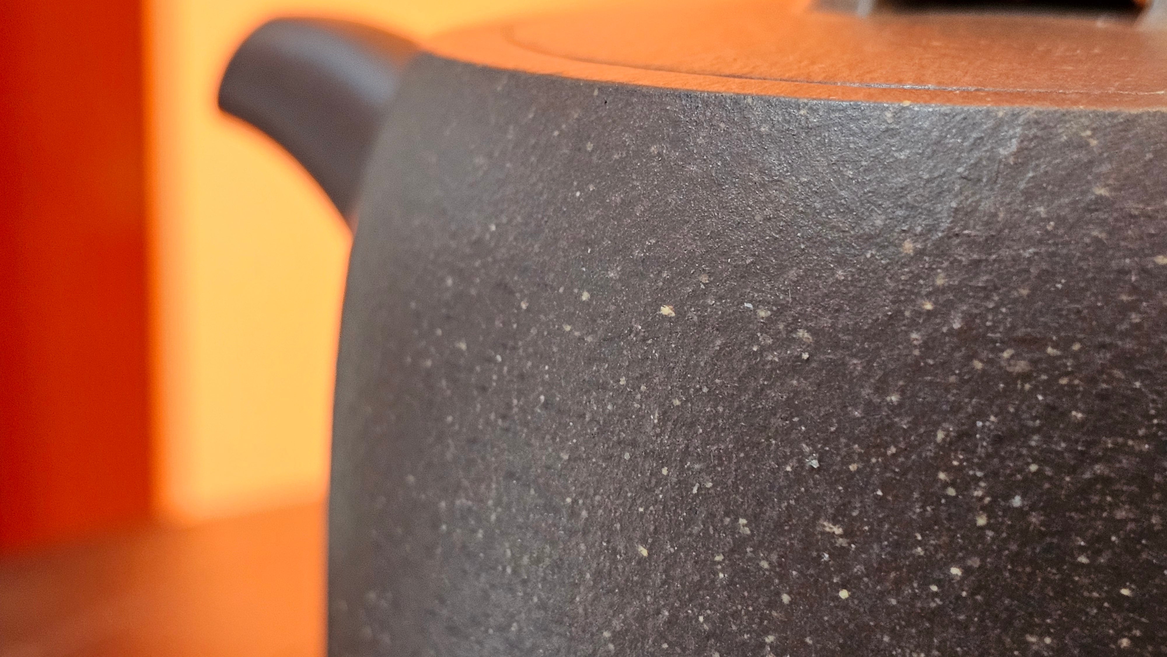 Niu Gai Jing Lan《牛盖井栏》, 165.1ml, Hei Zi Ni 黑紫泥, with Chinese Bronze Age Patterns~Engraving Art 青铜器纹样~刻绘, by our Craftsman Zhang Huan 张欢 ~ Congratulations!to Mr R.D.K., 0831hrs 15th Oct 2025, Montréal! Canada🇨🇦.