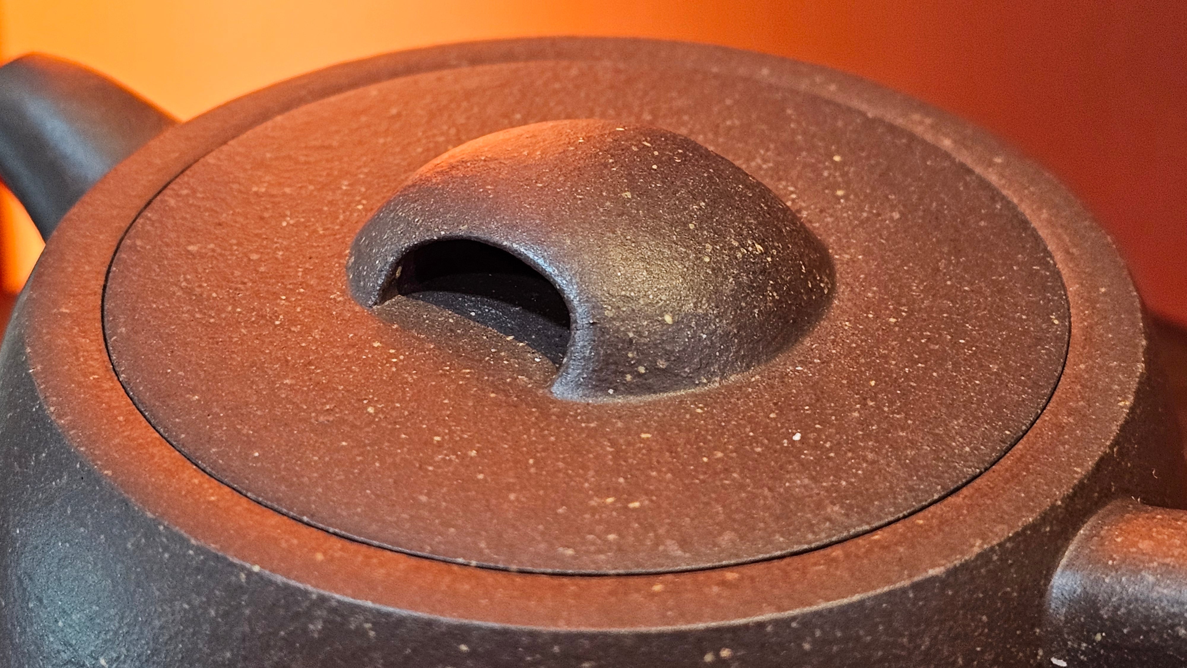 Niu Gai Jing Lan《牛盖井栏》, 165.1ml, Hei Zi Ni 黑紫泥, with Chinese Bronze Age Patterns~Engraving Art 青铜器纹样~刻绘, by our Craftsman Zhang Huan 张欢 ~ Congratulations!to Mr R.D.K., 0831hrs 15th Oct 2025, Montréal! Canada🇨🇦.