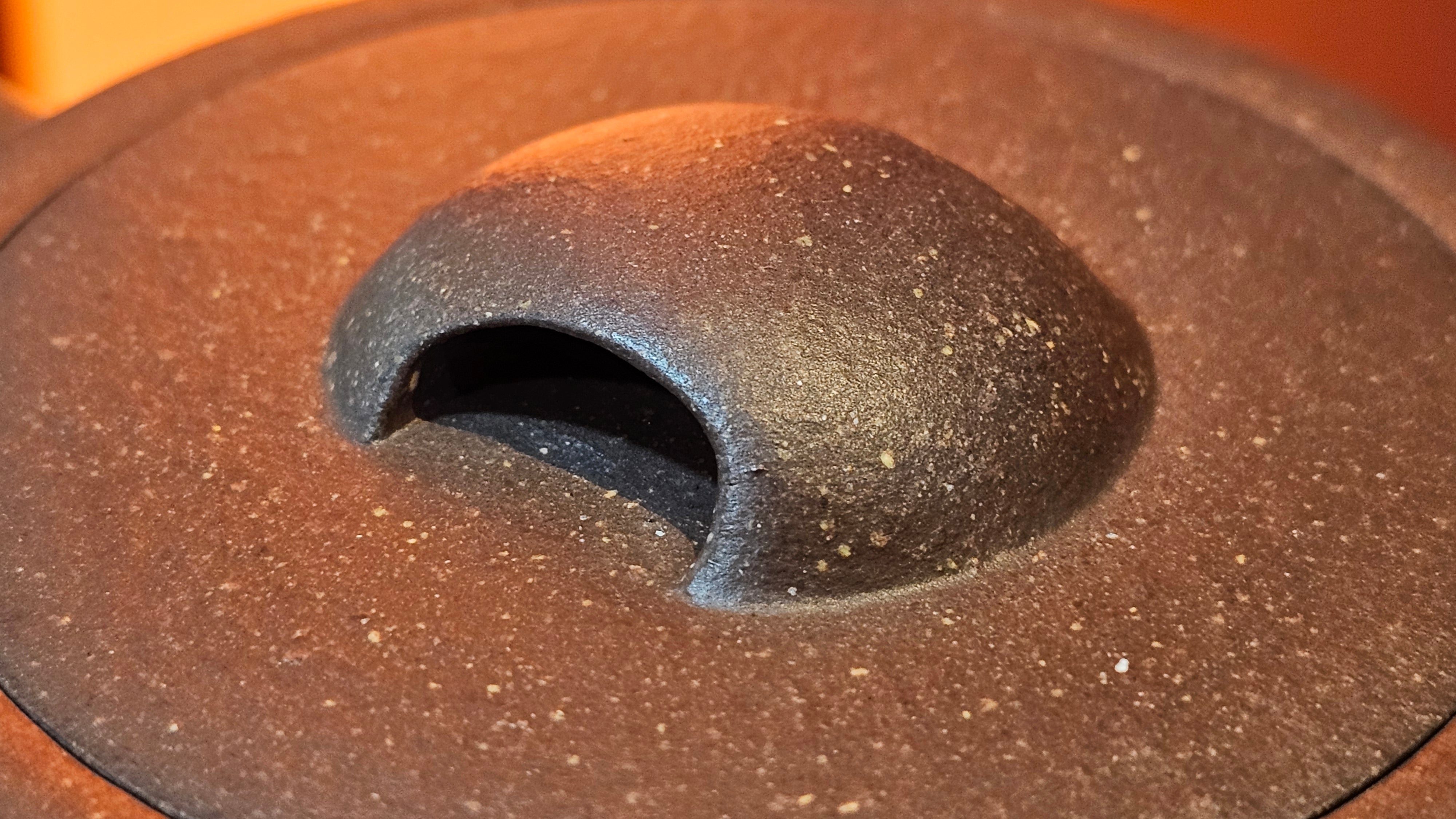 Niu Gai Jing Lan《牛盖井栏》, 165.1ml, Hei Zi Ni 黑紫泥, with Chinese Bronze Age Patterns~Engraving Art 青铜器纹样~刻绘, by our Craftsman Zhang Huan 张欢 ~ Congratulations!to Mr R.D.K., 0831hrs 15th Oct 2025, Montréal! Canada🇨🇦.