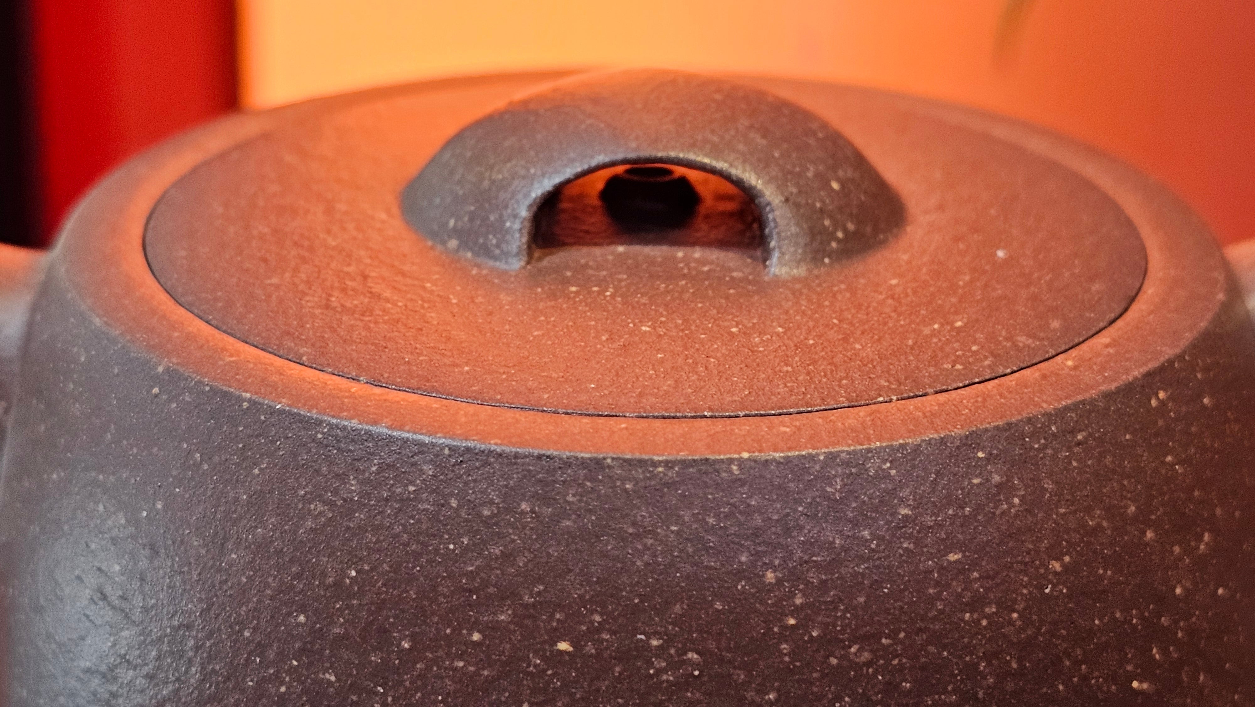 Niu Gai Jing Lan《牛盖井栏》, 165.1ml, Hei Zi Ni 黑紫泥, with Chinese Bronze Age Patterns~Engraving Art 青铜器纹样~刻绘, by our Craftsman Zhang Huan 张欢 ~ Congratulations!to Mr R.D.K., 0831hrs 15th Oct 2025, Montréal! Canada🇨🇦.