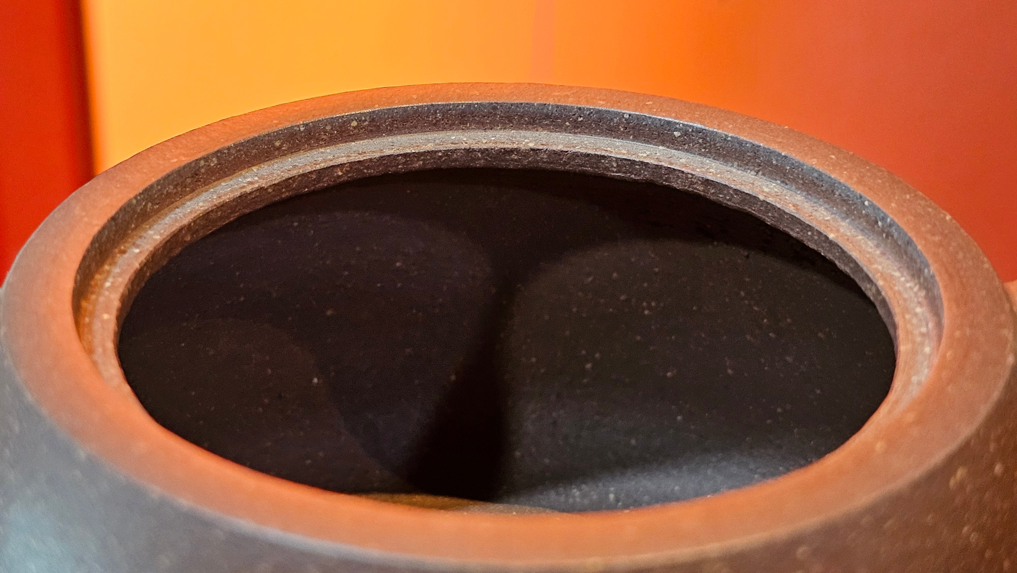 Niu Gai Jing Lan《牛盖井栏》, 165.1ml, Hei Zi Ni 黑紫泥, with Chinese Bronze Age Patterns~Engraving Art 青铜器纹样~刻绘, by our Craftsman Zhang Huan 张欢 ~ Congratulations!to Mr R.D.K., 0831hrs 15th Oct 2025, Montréal! Canada🇨🇦.