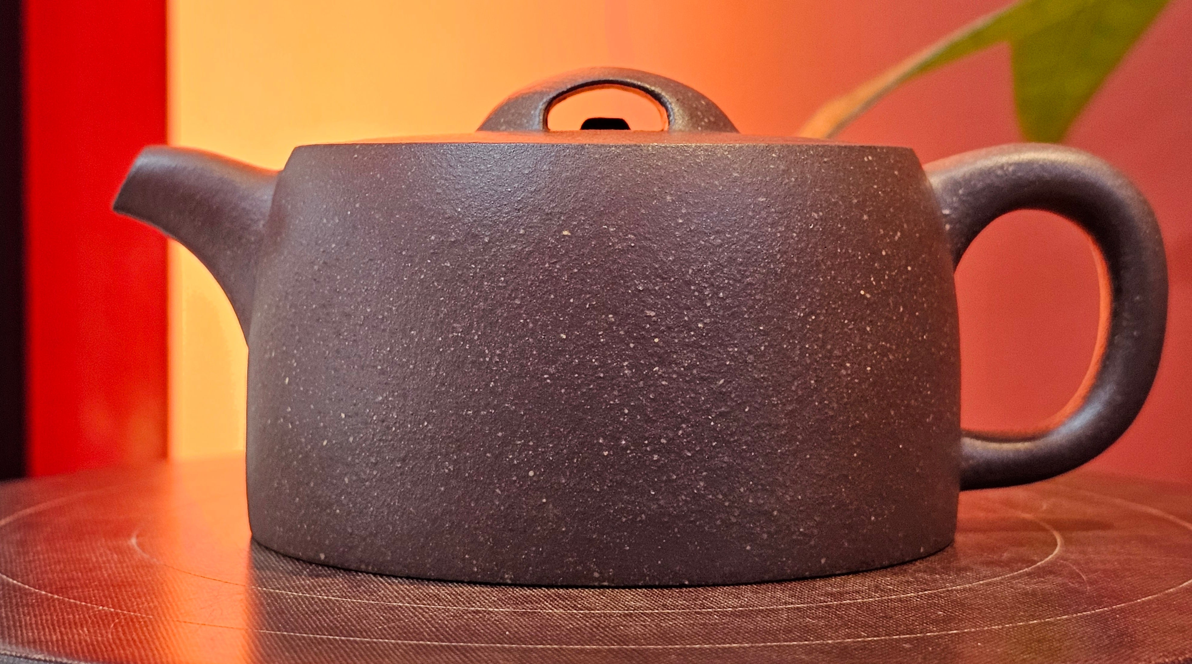 Niu Gai Jing Lan《牛盖井栏》, 165.1ml, Hei Zi Ni 黑紫泥, with Chinese Bronze Age Patterns~Engraving Art 青铜器纹样~刻绘, by our Craftsman Zhang Huan 张欢 ~ Congratulations!to Mr R.D.K., 0831hrs 15th Oct 2025, Montréal! Canada🇨🇦.