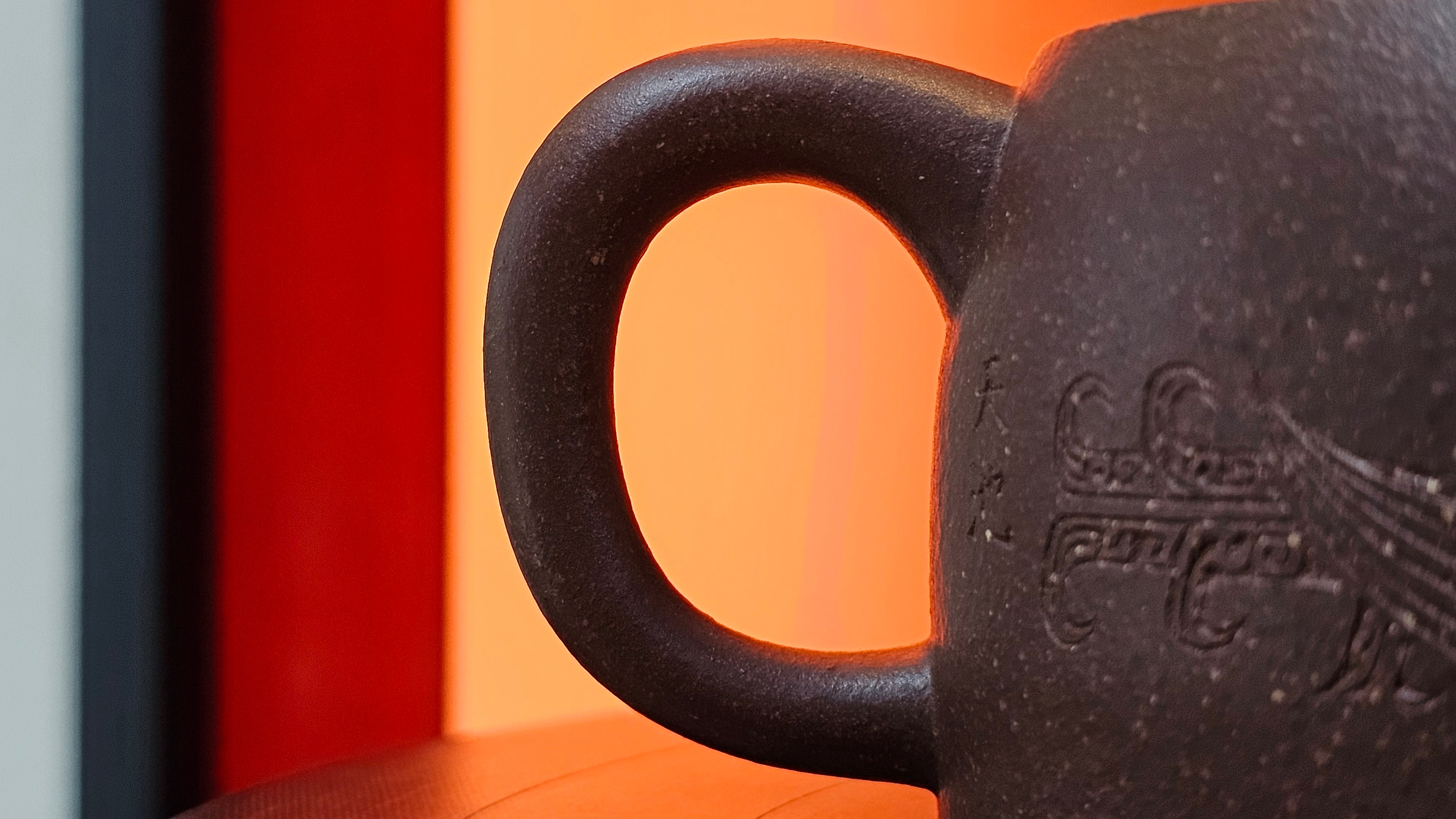 Niu Gai Jing Lan《牛盖井栏》, 165.1ml, Hei Zi Ni 黑紫泥, with Chinese Bronze Age Patterns~Engraving Art 青铜器纹样~刻绘, by our Craftsman Zhang Huan 张欢 ~ Congratulations!to Mr R.D.K., 0831hrs 15th Oct 2025, Montréal! Canada🇨🇦.