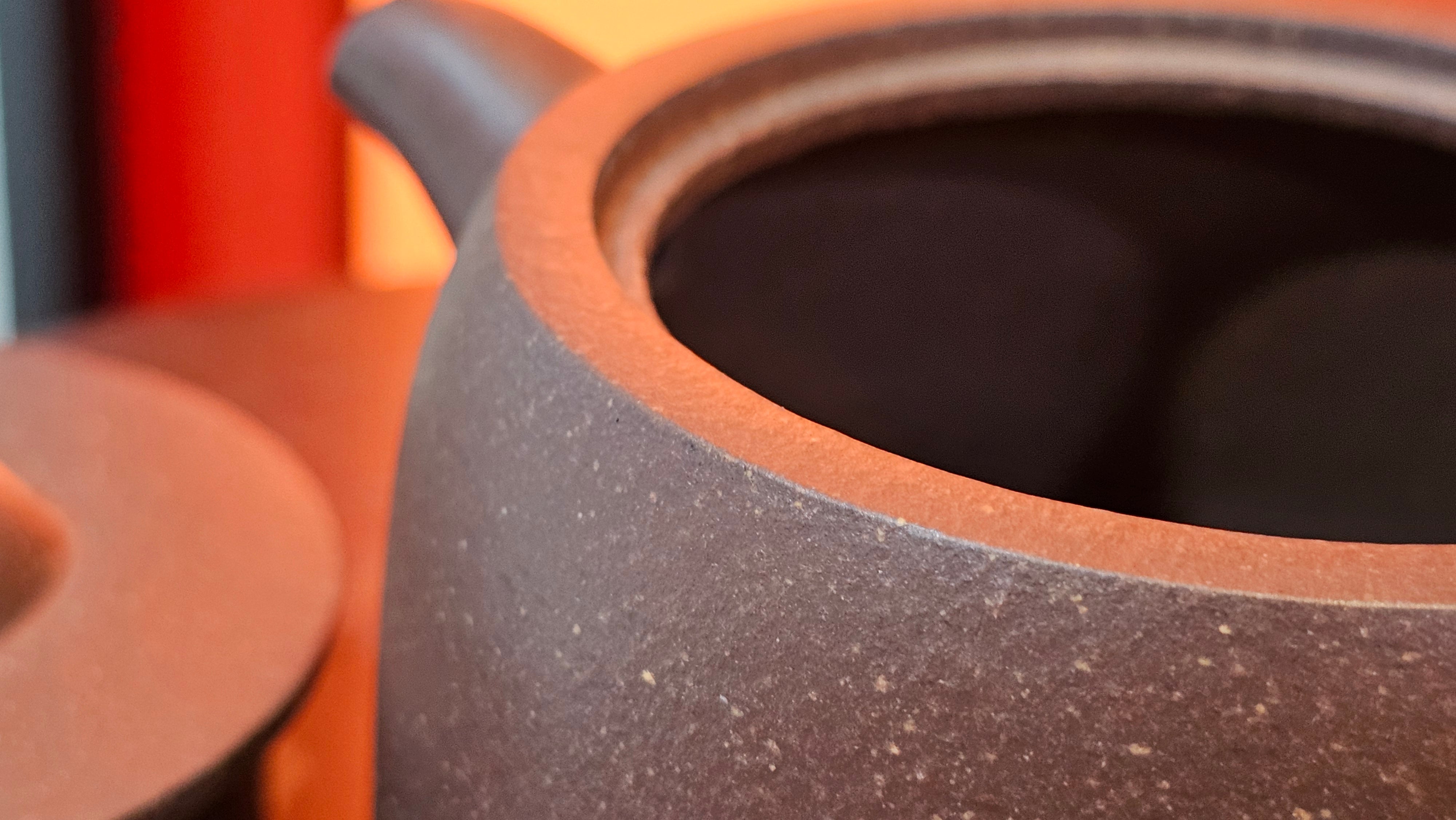 Niu Gai Jing Lan《牛盖井栏》, 165.1ml, Hei Zi Ni 黑紫泥, with Chinese Bronze Age Patterns~Engraving Art 青铜器纹样~刻绘, by our Craftsman Zhang Huan 张欢 ~ Congratulations!to Mr R.D.K., 0831hrs 15th Oct 2025, Montréal! Canada🇨🇦.