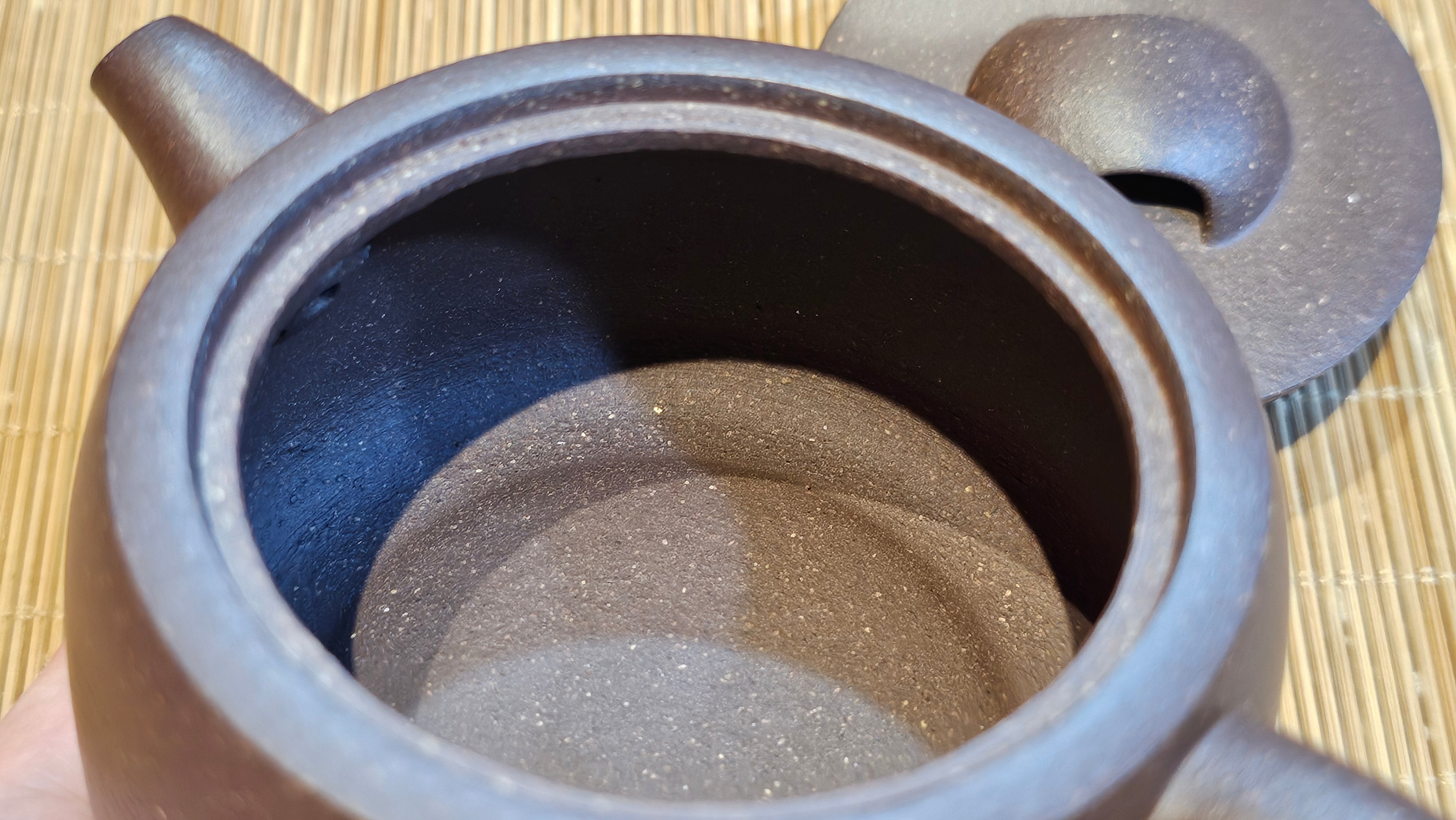 Niu Gai Jing Lan《牛盖井栏》, 165.1ml, Hei Zi Ni 黑紫泥, with Chinese Bronze Age Patterns~Engraving Art 青铜器纹样~刻绘, by our Craftsman Zhang Huan 张欢 ~ Congratulations!to Mr R.D.K., 0831hrs 15th Oct 2025, Montréal! Canada🇨🇦.