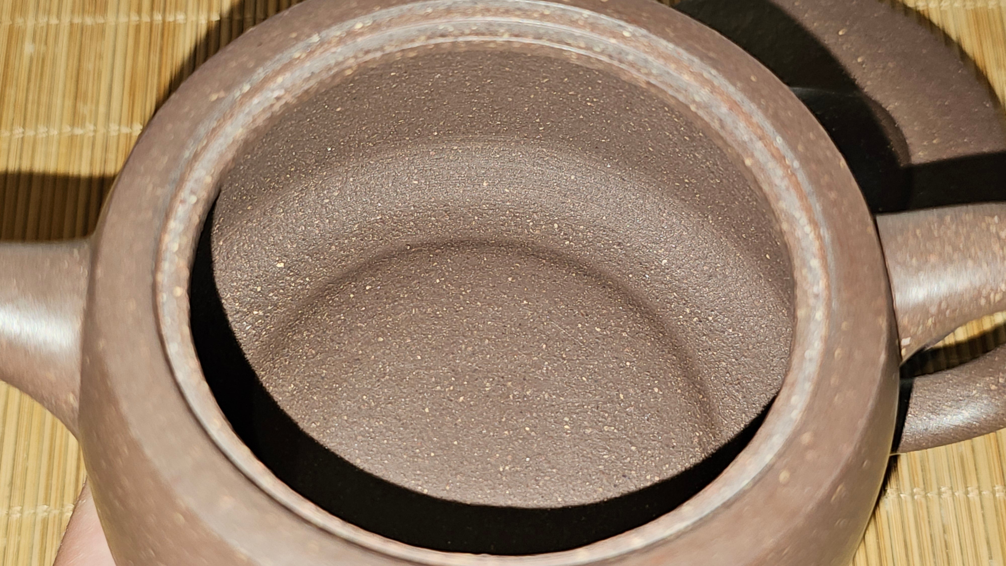 Niu Gai Jing Lan《牛盖井栏》, 165.1ml, Hei Zi Ni 黑紫泥, with Chinese Bronze Age Patterns~Engraving Art 青铜器纹样~刻绘, by our Craftsman Zhang Huan 张欢 ~ Congratulations!to Mr R.D.K., 0831hrs 15th Oct 2025, Montréal! Canada🇨🇦.