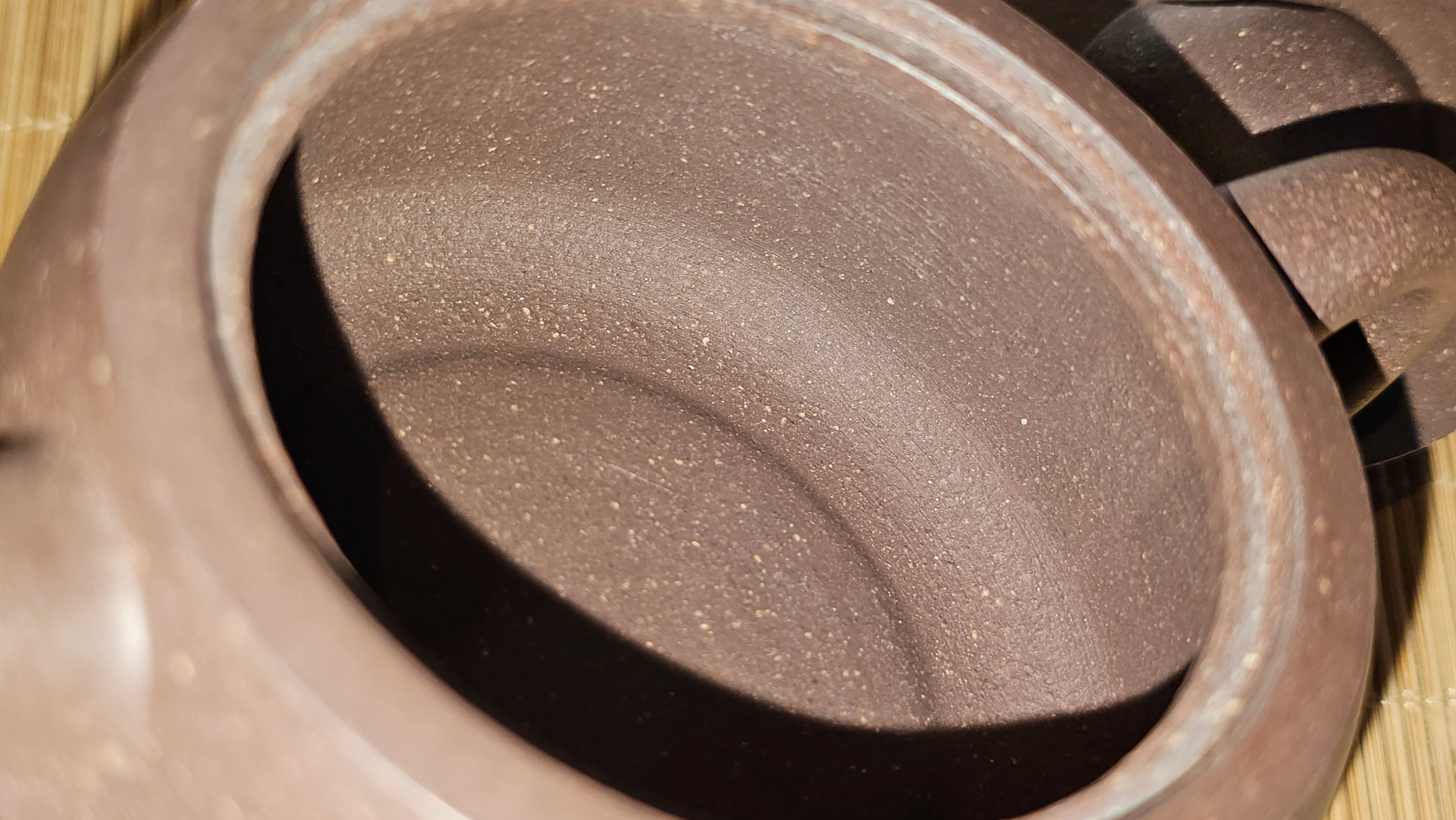 Niu Gai Jing Lan《牛盖井栏》, 165.1ml, Hei Zi Ni 黑紫泥, with Chinese Bronze Age Patterns~Engraving Art 青铜器纹样~刻绘, by our Craftsman Zhang Huan 张欢 ~ Congratulations!to Mr R.D.K., 0831hrs 15th Oct 2025, Montréal! Canada🇨🇦.