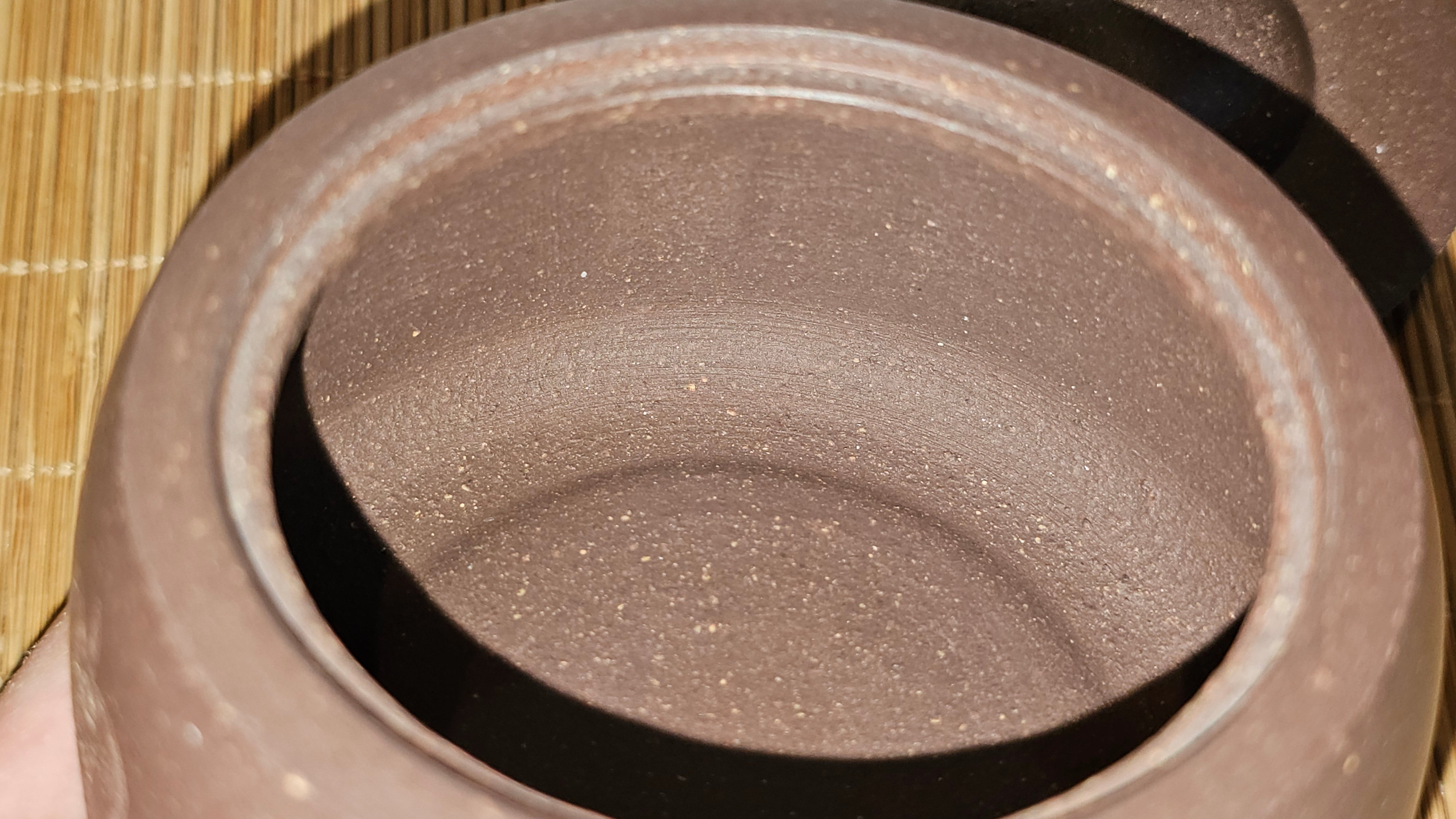 Niu Gai Jing Lan《牛盖井栏》, 165.1ml, Hei Zi Ni 黑紫泥, with Chinese Bronze Age Patterns~Engraving Art 青铜器纹样~刻绘, by our Craftsman Zhang Huan 张欢 ~ Congratulations!to Mr R.D.K., 0831hrs 15th Oct 2025, Montréal! Canada🇨🇦.