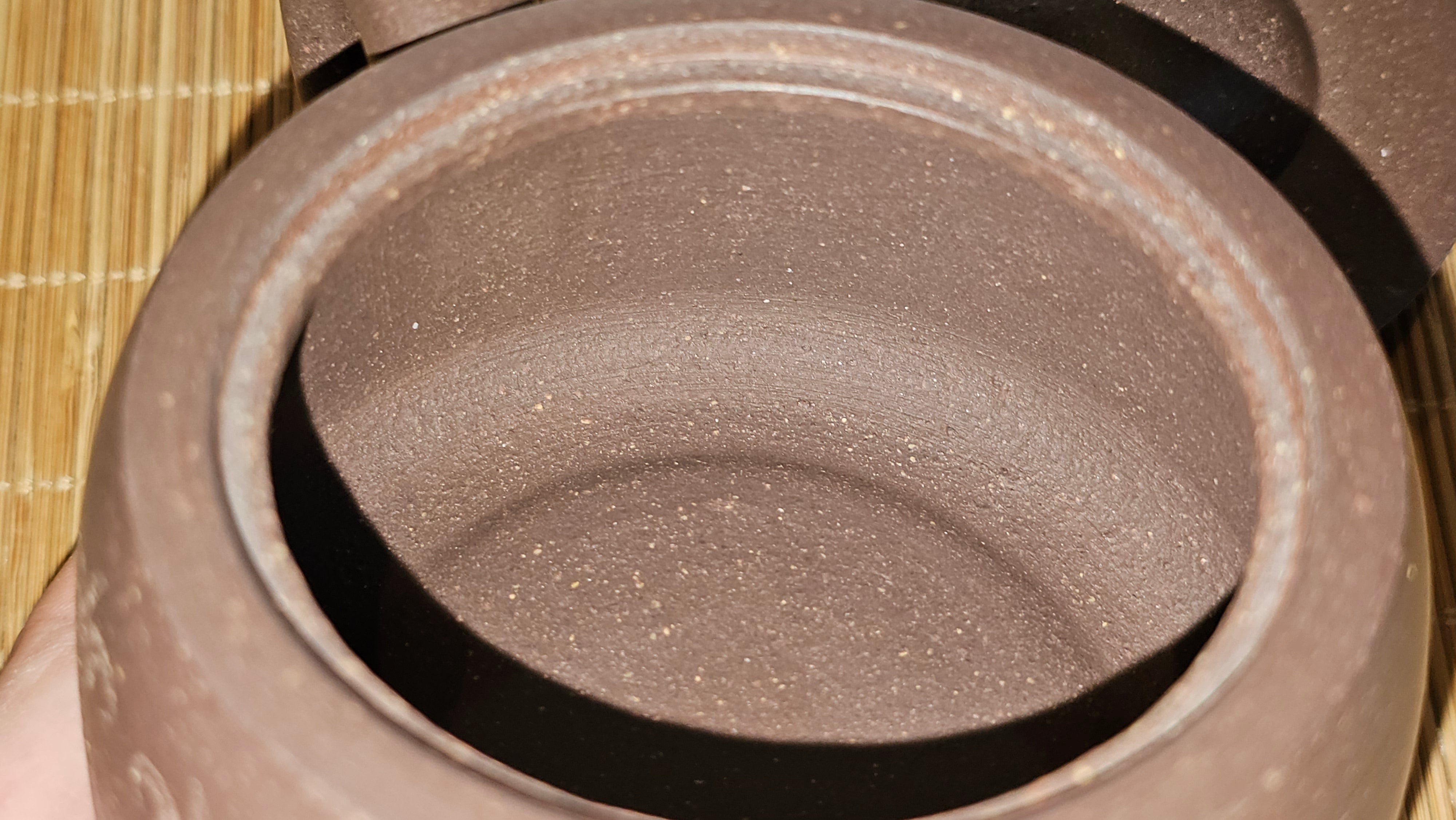 Niu Gai Jing Lan《牛盖井栏》, 165.1ml, Hei Zi Ni 黑紫泥, with Chinese Bronze Age Patterns~Engraving Art 青铜器纹样~刻绘, by our Craftsman Zhang Huan 张欢 ~ Congratulations!to Mr R.D.K., 0831hrs 15th Oct 2025, Montréal! Canada🇨🇦.