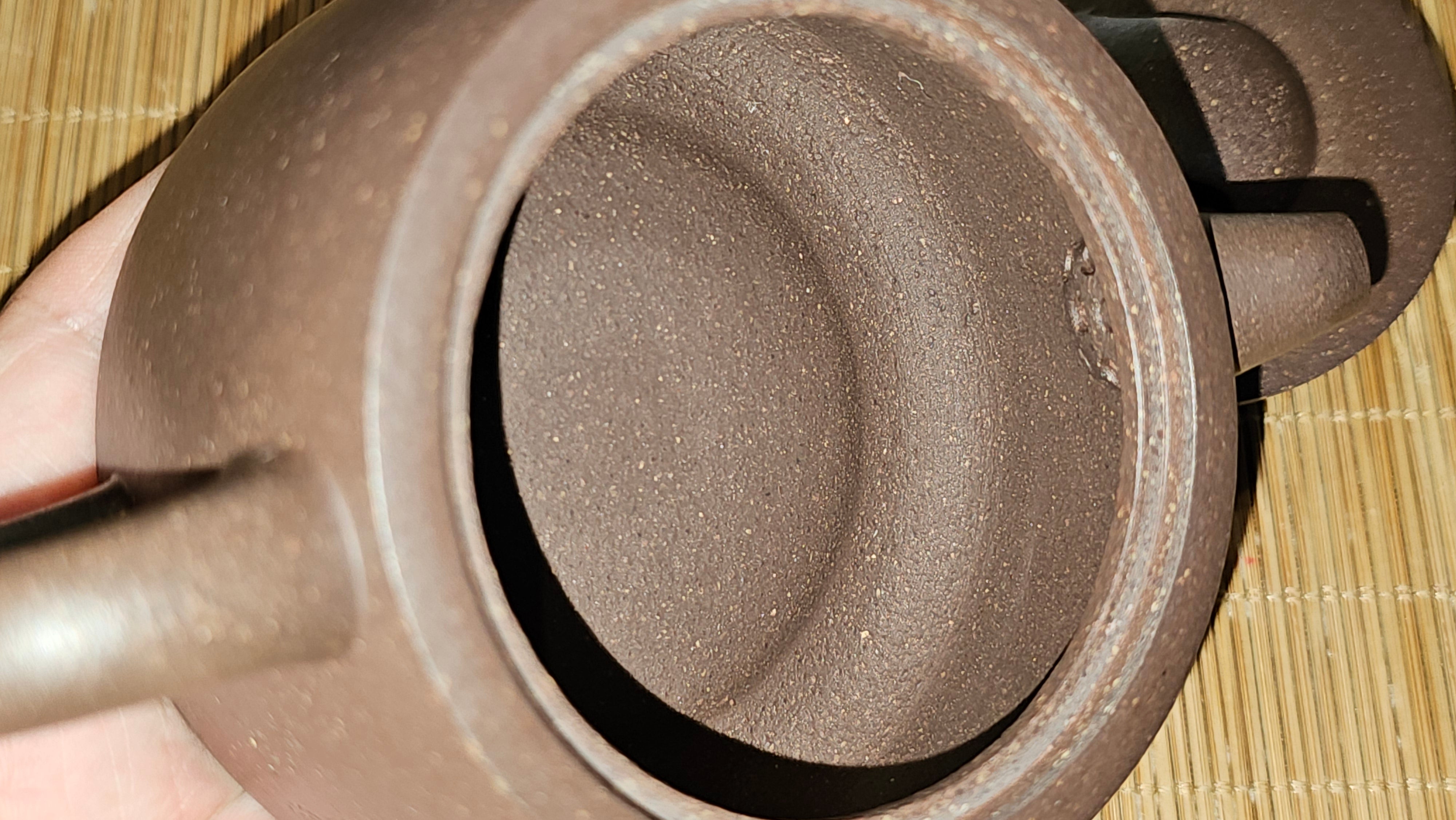 Niu Gai Jing Lan《牛盖井栏》, 165.1ml, Hei Zi Ni 黑紫泥, with Chinese Bronze Age Patterns~Engraving Art 青铜器纹样~刻绘, by our Craftsman Zhang Huan 张欢 ~ Congratulations!to Mr R.D.K., 0831hrs 15th Oct 2025, Montréal! Canada🇨🇦.