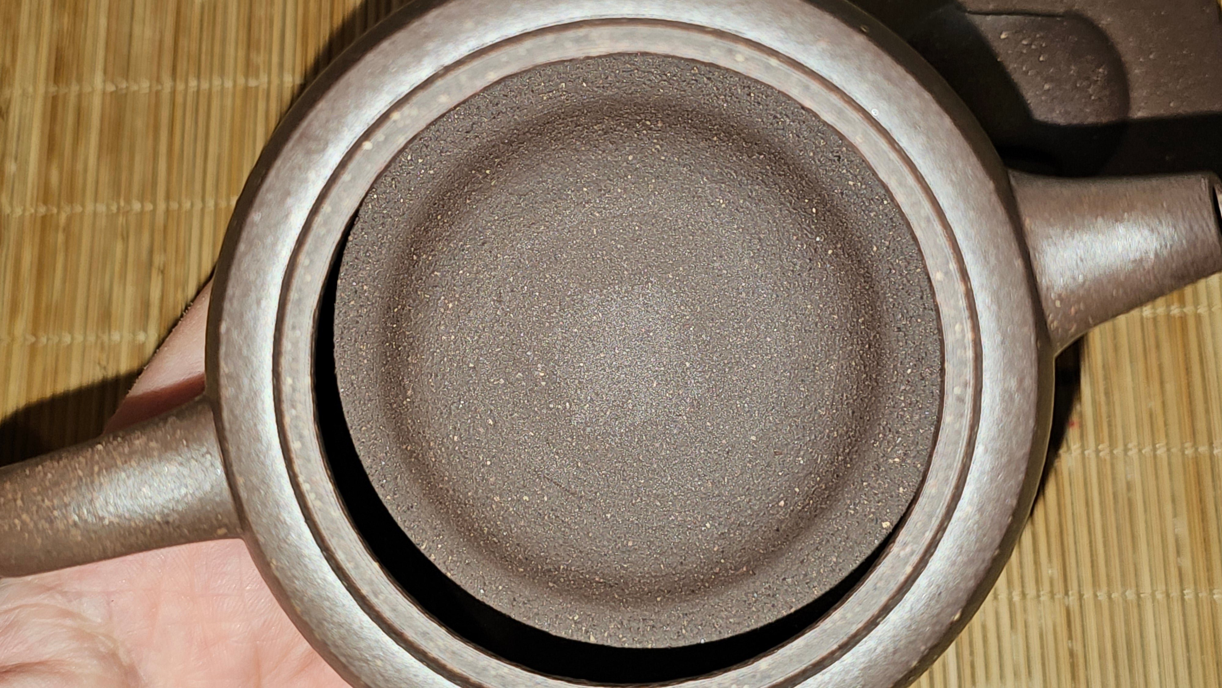 Niu Gai Jing Lan《牛盖井栏》, 165.1ml, Hei Zi Ni 黑紫泥, with Chinese Bronze Age Patterns~Engraving Art 青铜器纹样~刻绘, by our Craftsman Zhang Huan 张欢 ~ Congratulations!to Mr R.D.K., 0831hrs 15th Oct 2025, Montréal! Canada🇨🇦.