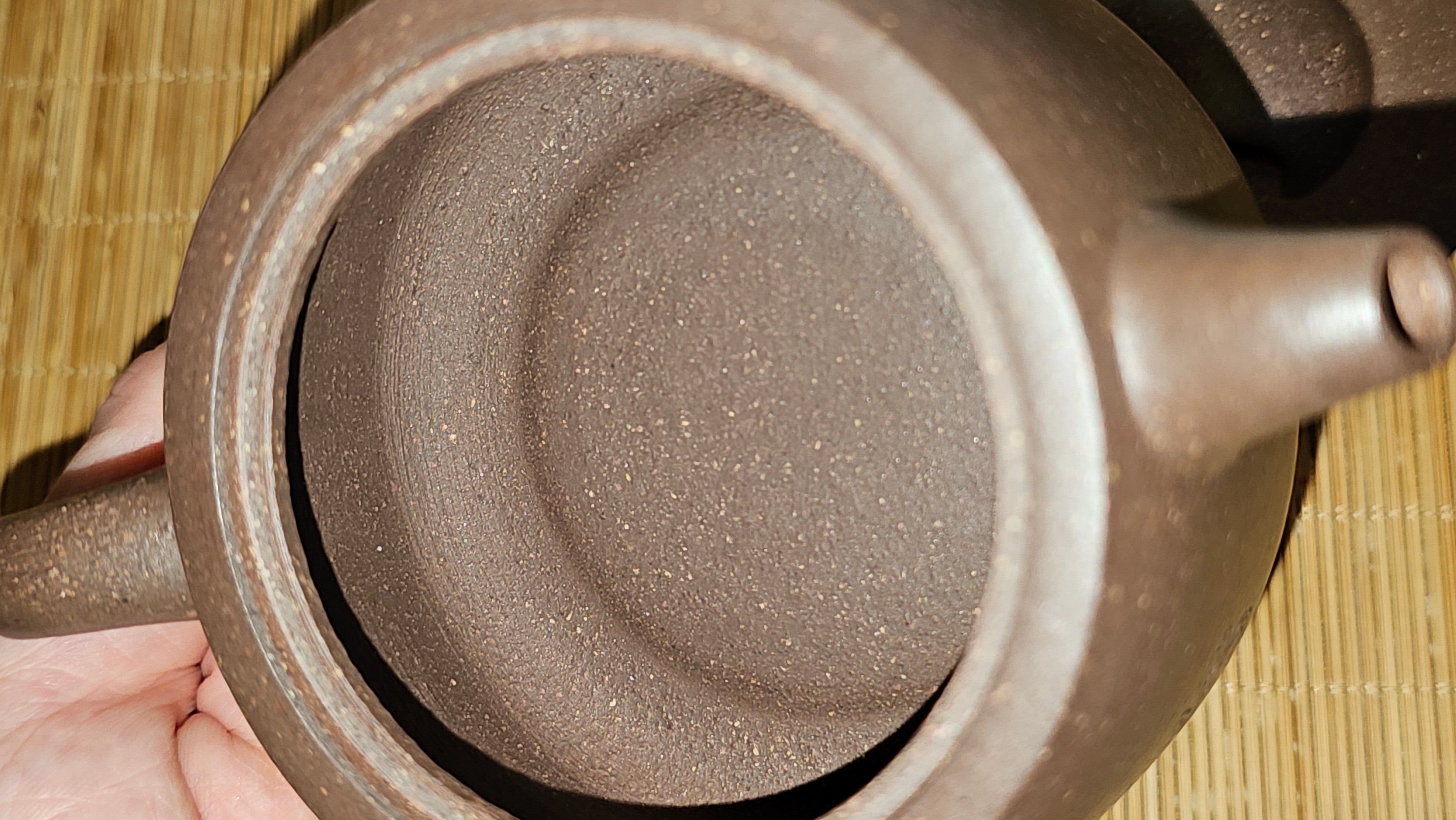 Niu Gai Jing Lan《牛盖井栏》, 165.1ml, Hei Zi Ni 黑紫泥, with Chinese Bronze Age Patterns~Engraving Art 青铜器纹样~刻绘, by our Craftsman Zhang Huan 张欢 ~ Congratulations!to Mr R.D.K., 0831hrs 15th Oct 2025, Montréal! Canada🇨🇦.