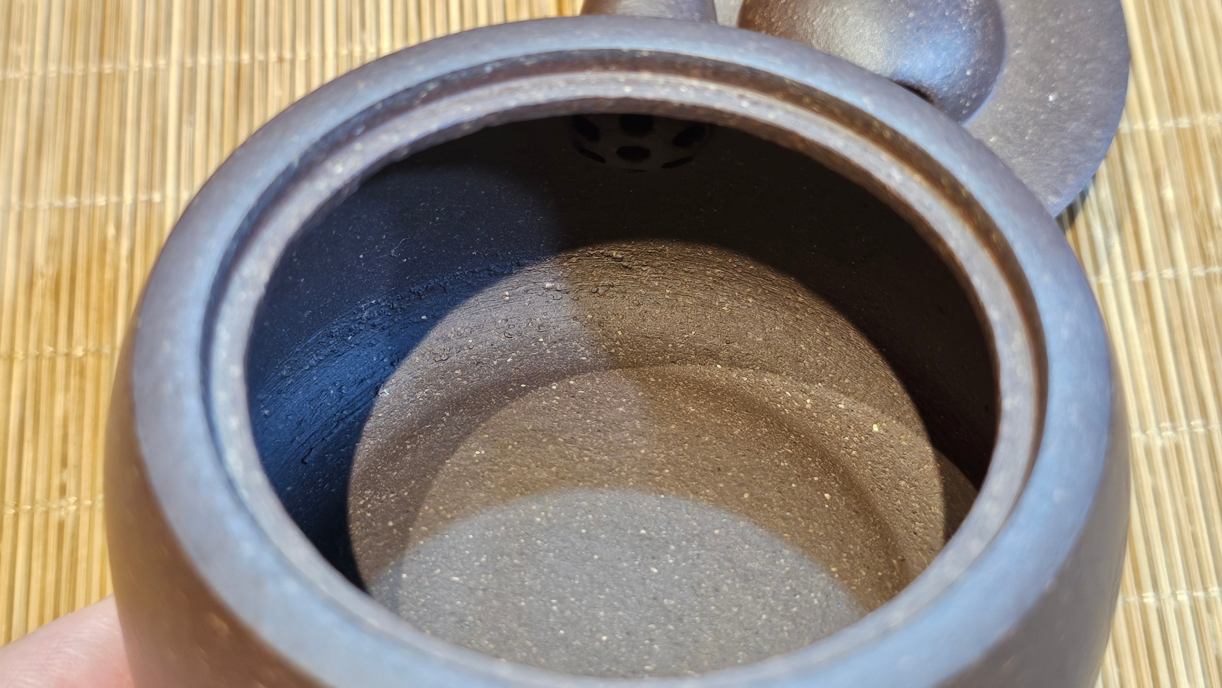 Niu Gai Jing Lan《牛盖井栏》, 165.1ml, Hei Zi Ni 黑紫泥, with Chinese Bronze Age Patterns~Engraving Art 青铜器纹样~刻绘, by our Craftsman Zhang Huan 张欢 ~ Congratulations!to Mr R.D.K., 0831hrs 15th Oct 2025, Montréal! Canada🇨🇦.