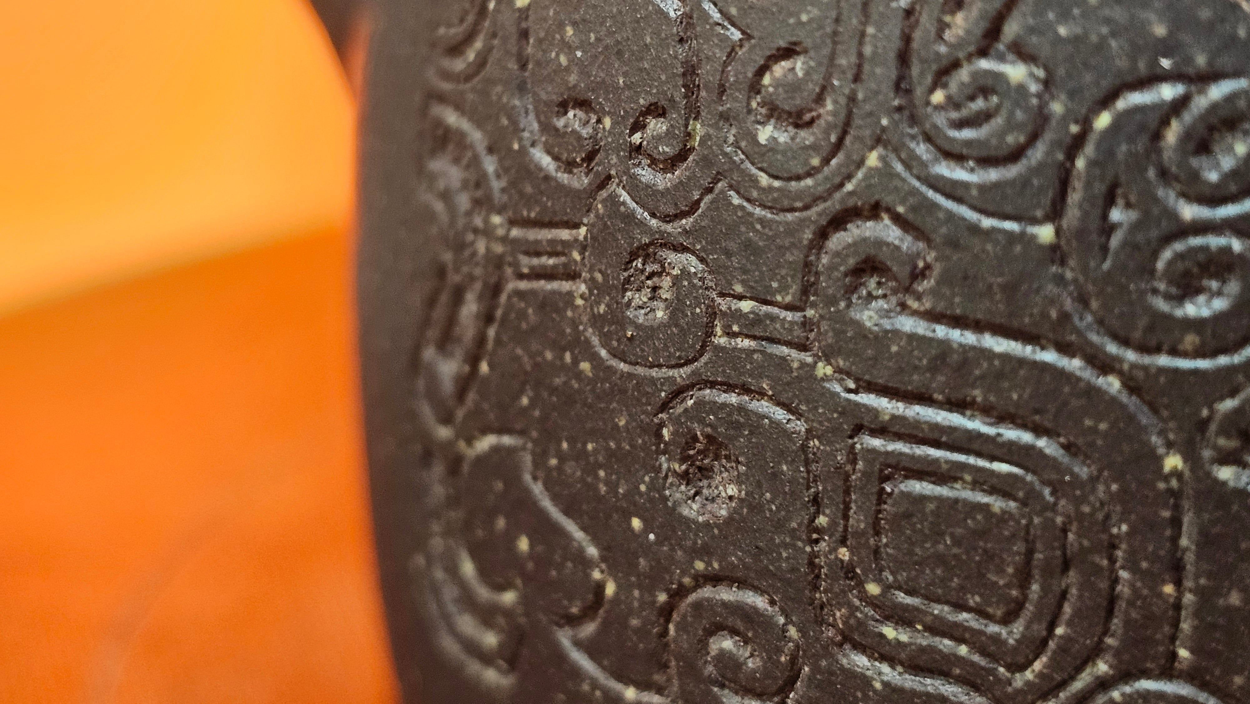 Niu Gai Jing Lan《牛盖井栏》, 159.5ml, Hei Zi Ni 黑紫泥, with Chinese Bronze Age Patterns~Engraving Art 青铜器纹样~刻绘, by our Craftsman Zhang Huan 张欢 ~!Congratulations to Ms C.W.! 1156hrs 17th Oct 2025, Sunnyvale! CA.