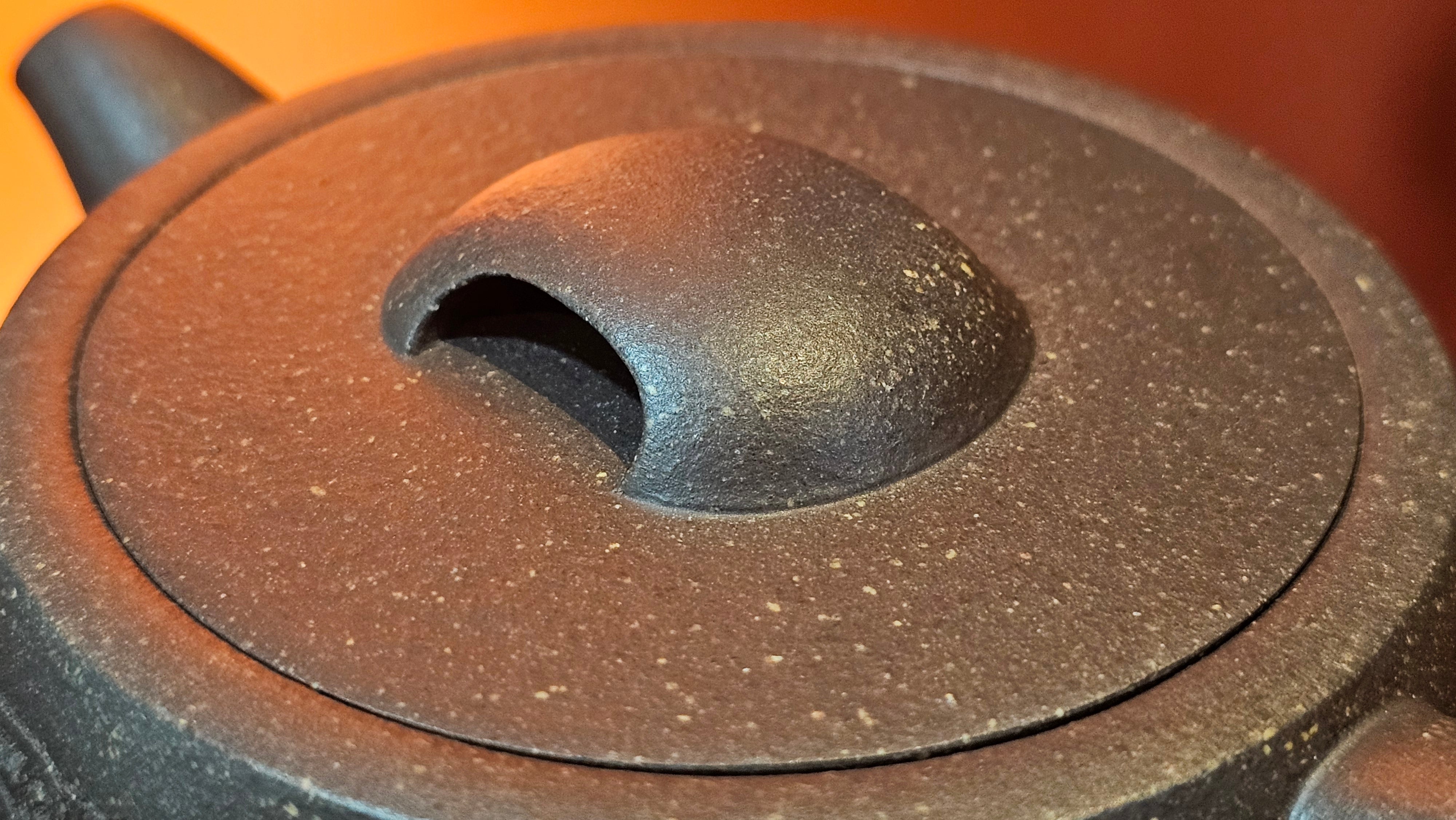 Niu Gai Jing Lan《牛盖井栏》, 159.5ml, Hei Zi Ni 黑紫泥, with Chinese Bronze Age Patterns~Engraving Art 青铜器纹样~刻绘, by our Craftsman Zhang Huan 张欢 ~!Congratulations to Ms C.W.! 1156hrs 17th Oct 2025, Sunnyvale! CA.