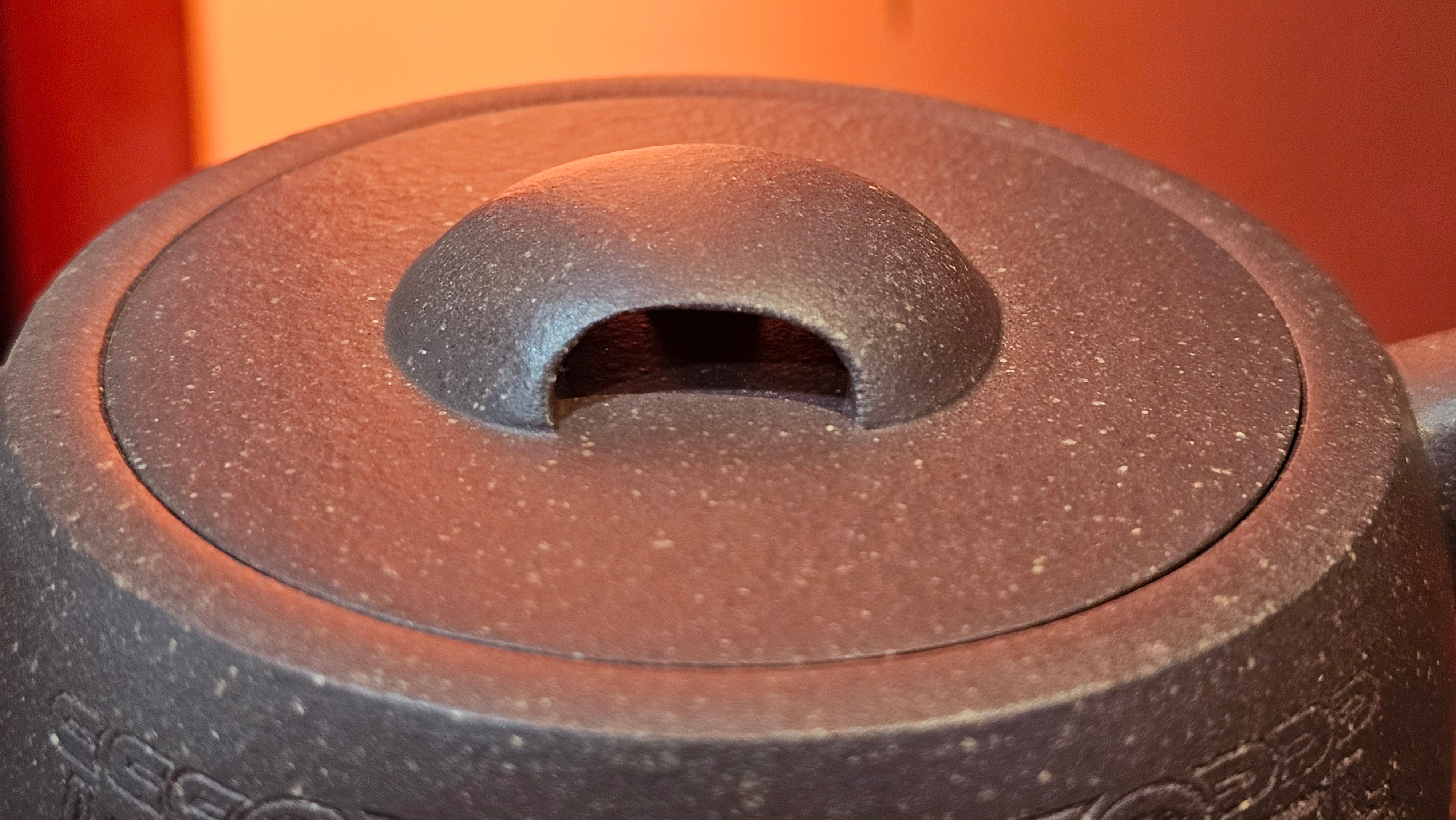 Niu Gai Jing Lan《牛盖井栏》, 159.5ml, Hei Zi Ni 黑紫泥, with Chinese Bronze Age Patterns~Engraving Art 青铜器纹样~刻绘, by our Craftsman Zhang Huan 张欢 ~!Congratulations to Ms C.W.! 1156hrs 17th Oct 2025, Sunnyvale! CA.