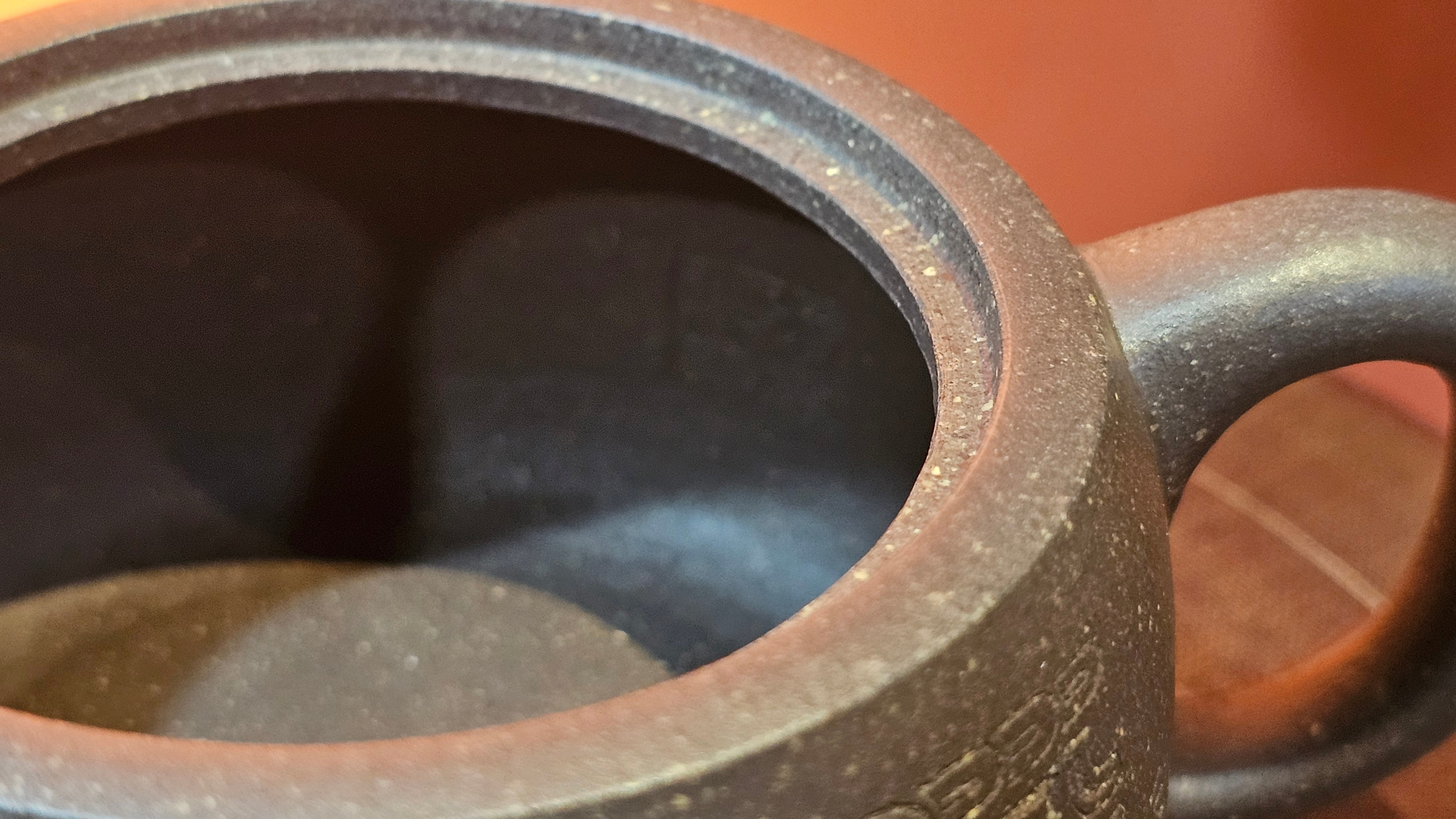 Niu Gai Jing Lan《牛盖井栏》, 159.5ml, Hei Zi Ni 黑紫泥, with Chinese Bronze Age Patterns~Engraving Art 青铜器纹样~刻绘, by our Craftsman Zhang Huan 张欢 ~!Congratulations to Ms C.W.! 1156hrs 17th Oct 2025, Sunnyvale! CA.