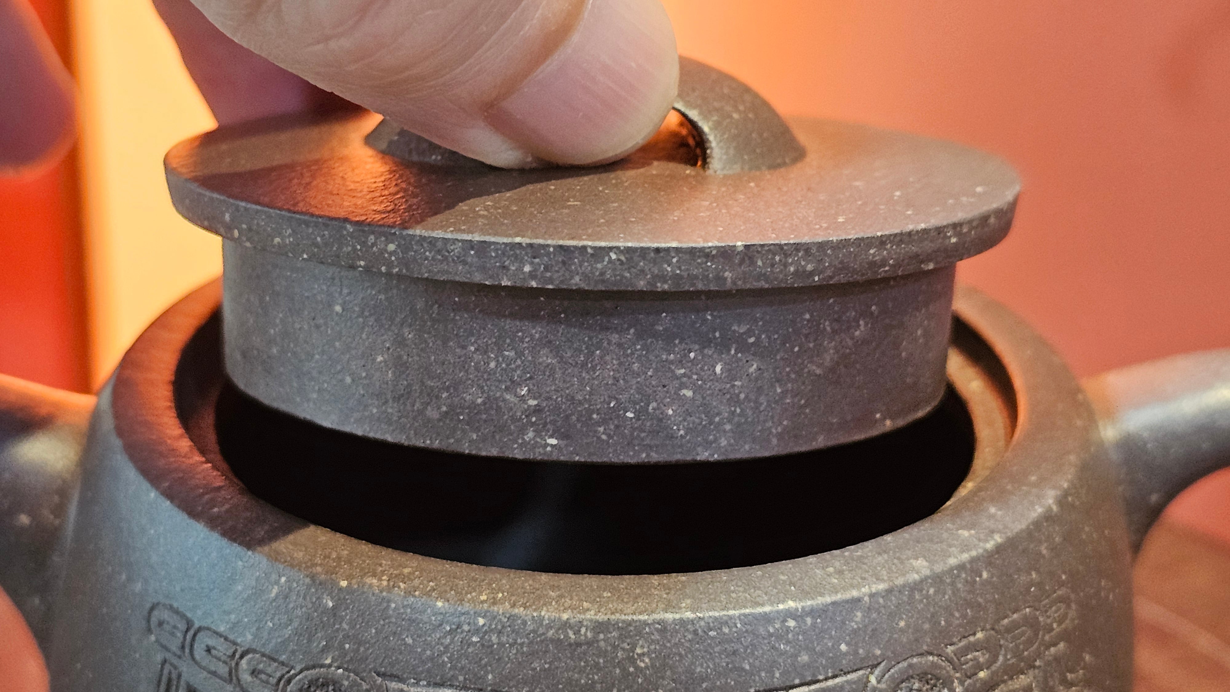 Niu Gai Jing Lan《牛盖井栏》, 159.5ml, Hei Zi Ni 黑紫泥, with Chinese Bronze Age Patterns~Engraving Art 青铜器纹样~刻绘, by our Craftsman Zhang Huan 张欢 ~!Congratulations to Ms C.W.! 1156hrs 17th Oct 2025, Sunnyvale! CA.