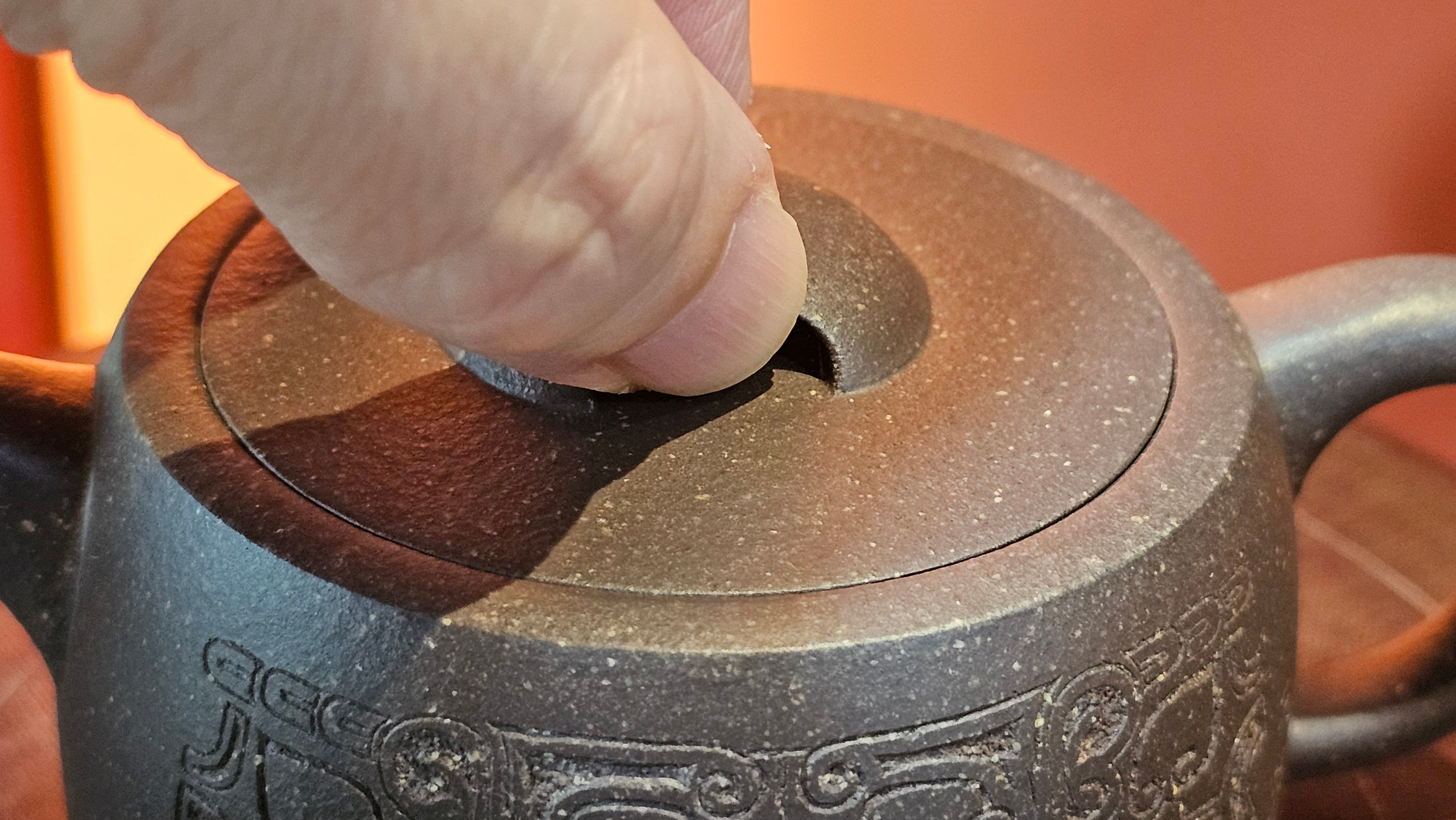 Niu Gai Jing Lan《牛盖井栏》, 159.5ml, Hei Zi Ni 黑紫泥, with Chinese Bronze Age Patterns~Engraving Art 青铜器纹样~刻绘, by our Craftsman Zhang Huan 张欢 ~!Congratulations to Ms C.W.! 1156hrs 17th Oct 2025, Sunnyvale! CA.