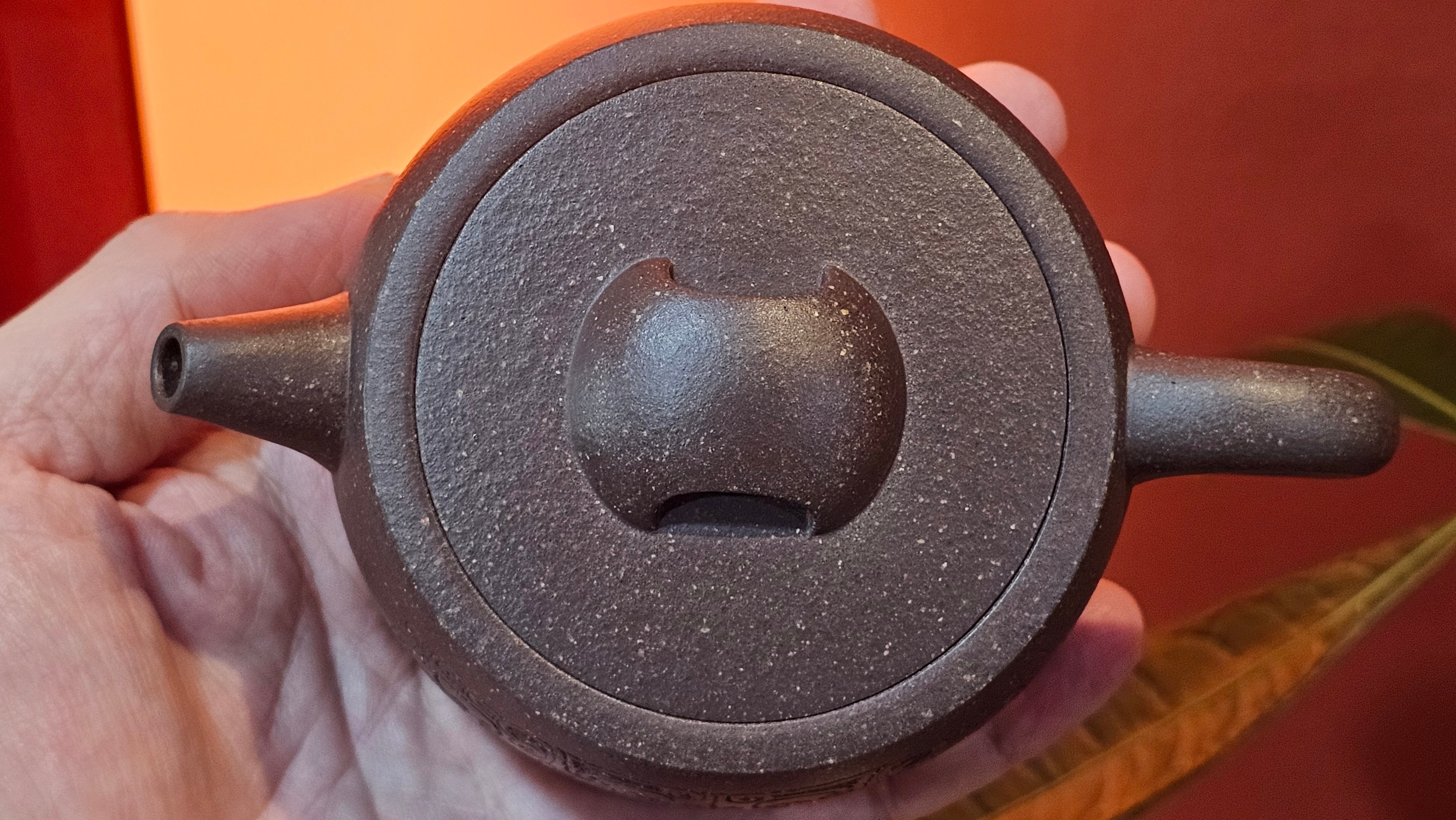 Niu Gai Jing Lan《牛盖井栏》, 159.5ml, Hei Zi Ni 黑紫泥, with Chinese Bronze Age Patterns~Engraving Art 青铜器纹样~刻绘, by our Craftsman Zhang Huan 张欢 ~!Congratulations to Ms C.W.! 1156hrs 17th Oct 2025, Sunnyvale! CA.