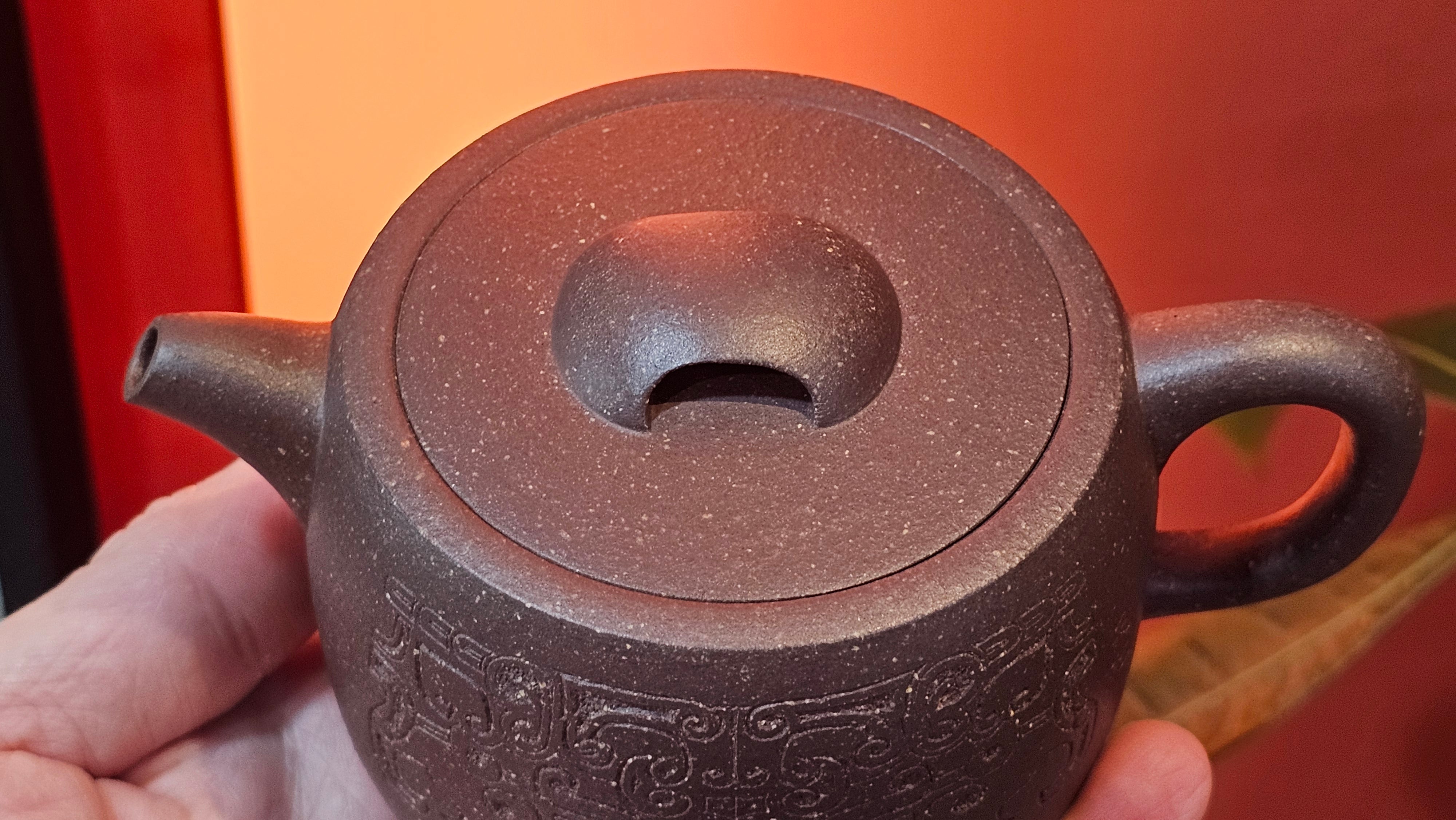 Niu Gai Jing Lan《牛盖井栏》, 159.5ml, Hei Zi Ni 黑紫泥, with Chinese Bronze Age Patterns~Engraving Art 青铜器纹样~刻绘, by our Craftsman Zhang Huan 张欢 ~!Congratulations to Ms C.W.! 1156hrs 17th Oct 2025, Sunnyvale! CA.