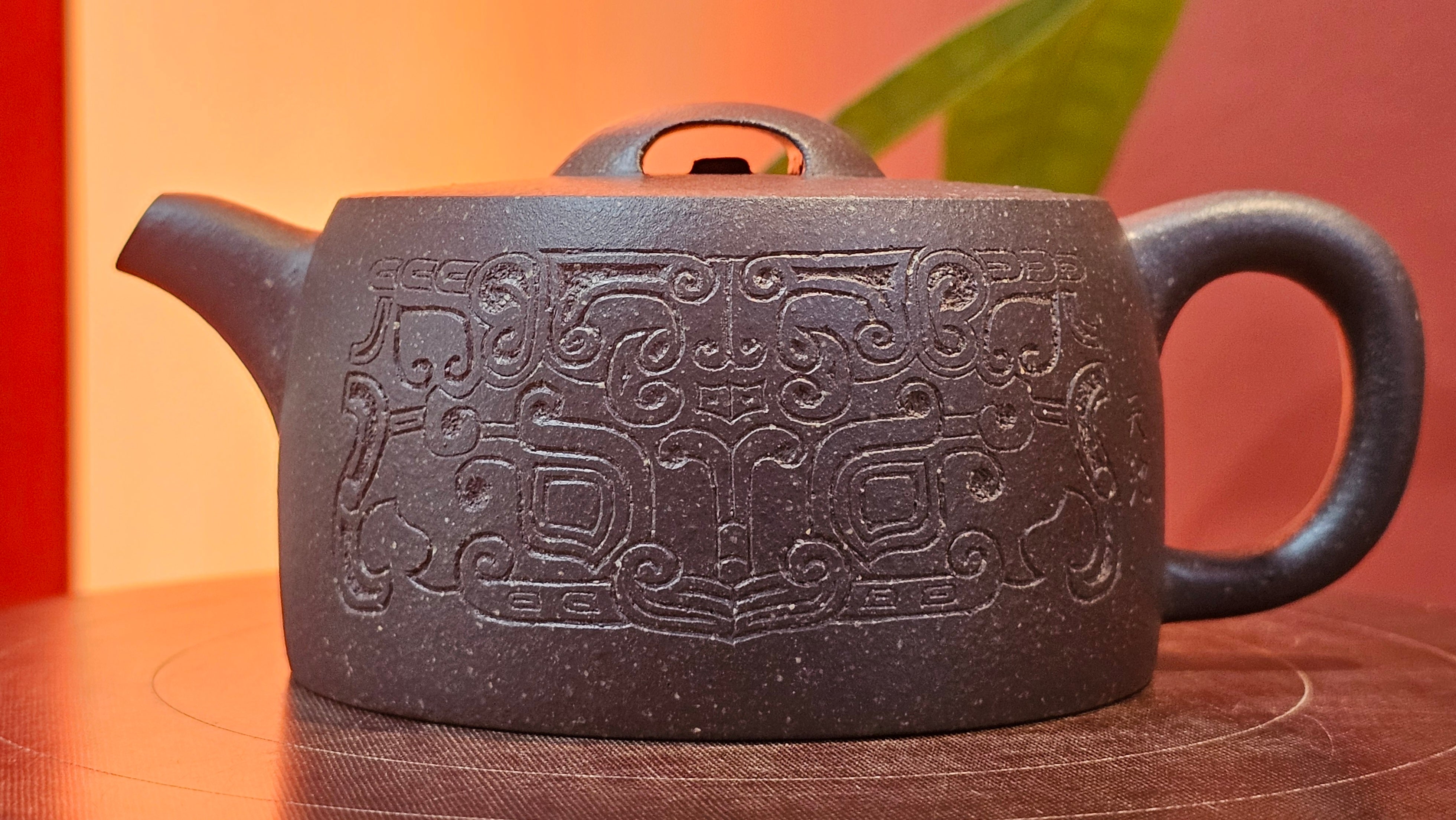 Niu Gai Jing Lan《牛盖井栏》, 159.5ml, Hei Zi Ni 黑紫泥, with Chinese Bronze Age Patterns~Engraving Art 青铜器纹样~刻绘, by our Craftsman Zhang Huan 张欢 ~!Congratulations to Ms C.W.! 1156hrs 17th Oct 2025, Sunnyvale! CA.