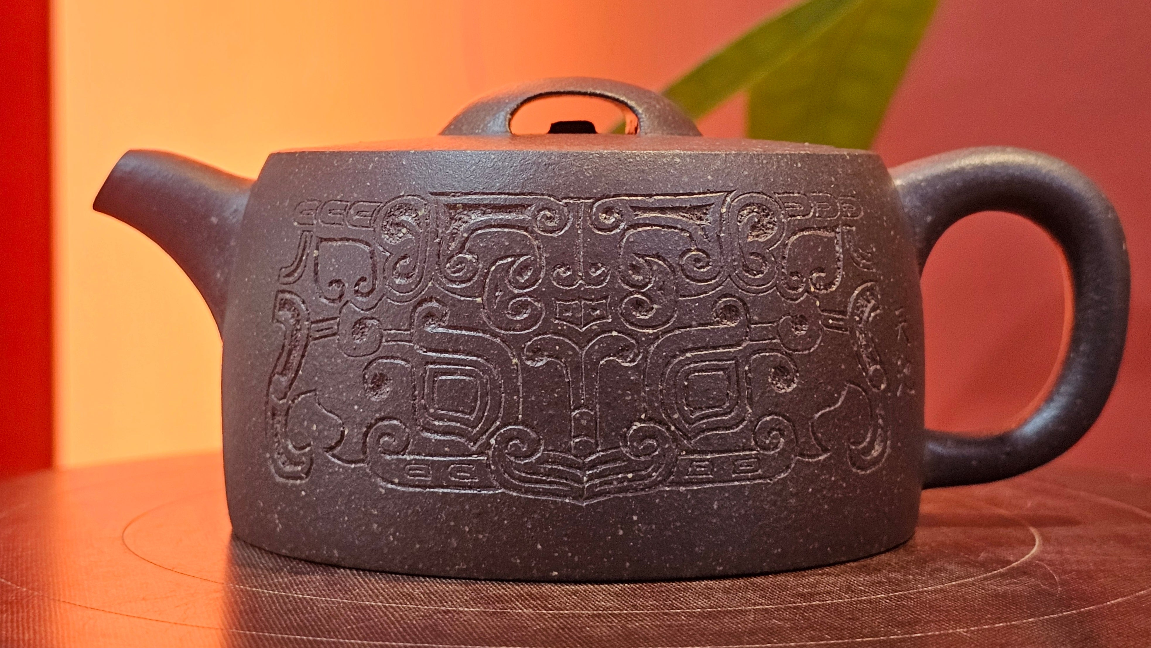 Niu Gai Jing Lan《牛盖井栏》, 159.5ml, Hei Zi Ni 黑紫泥, with Chinese Bronze Age Patterns~Engraving Art 青铜器纹样~刻绘, by our Craftsman Zhang Huan 张欢 ~!Congratulations to Ms C.W.! 1156hrs 17th Oct 2025, Sunnyvale! CA.