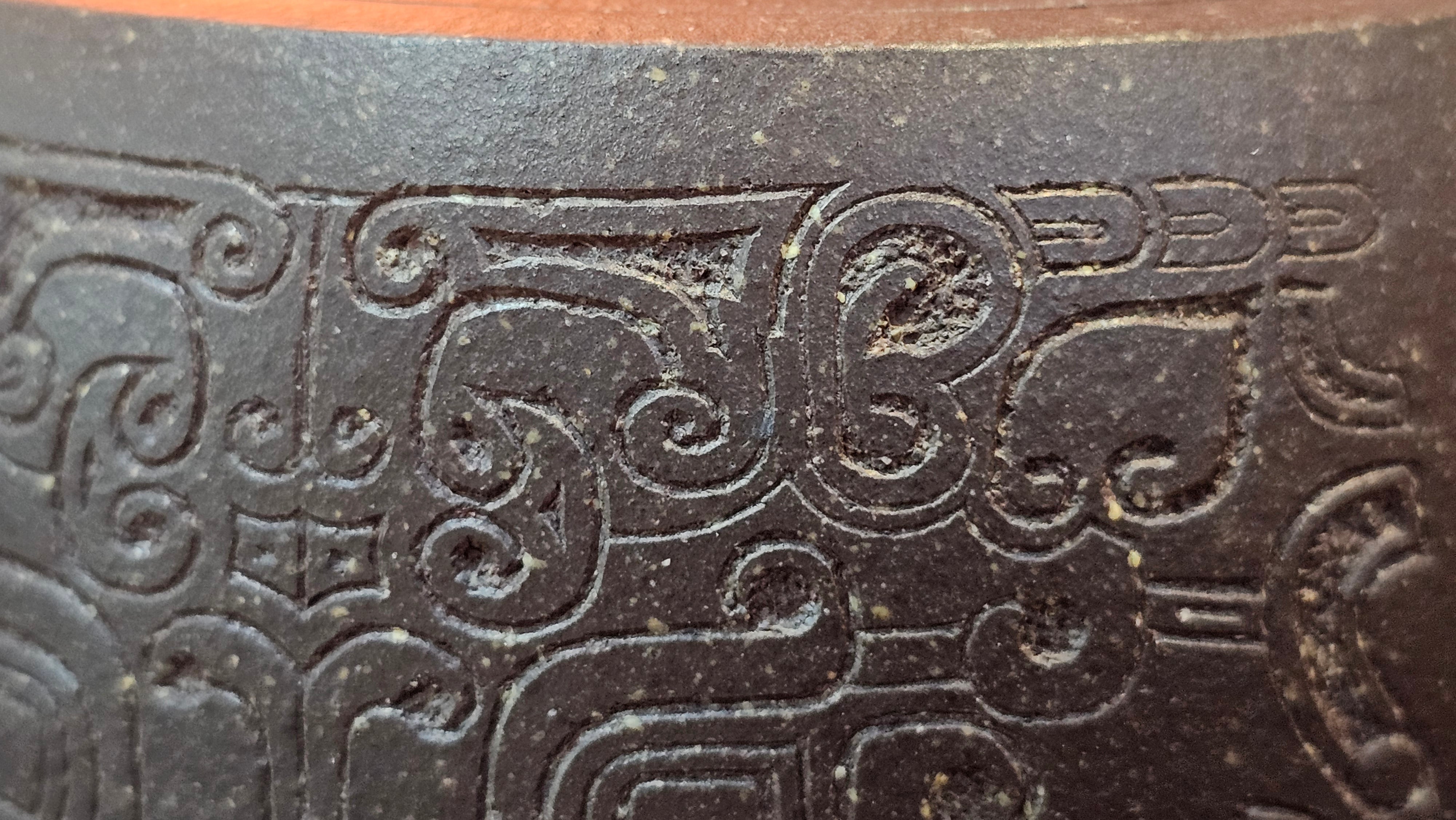 Niu Gai Jing Lan《牛盖井栏》, 159.5ml, Hei Zi Ni 黑紫泥, with Chinese Bronze Age Patterns~Engraving Art 青铜器纹样~刻绘, by our Craftsman Zhang Huan 张欢 ~!Congratulations to Ms C.W.! 1156hrs 17th Oct 2025, Sunnyvale! CA.