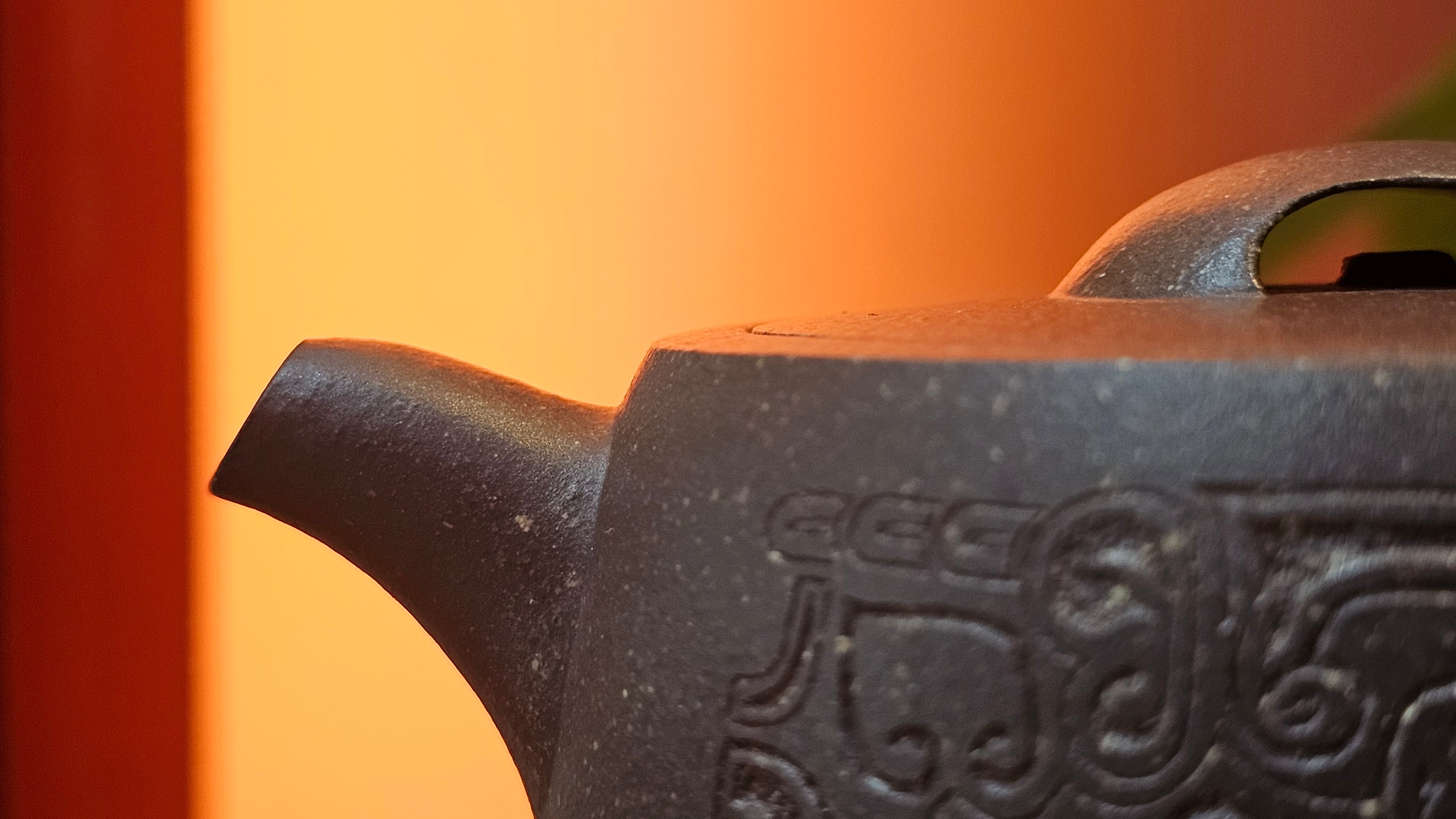 Niu Gai Jing Lan《牛盖井栏》, 159.5ml, Hei Zi Ni 黑紫泥, with Chinese Bronze Age Patterns~Engraving Art 青铜器纹样~刻绘, by our Craftsman Zhang Huan 张欢 ~!Congratulations to Ms C.W.! 1156hrs 17th Oct 2025, Sunnyvale! CA.